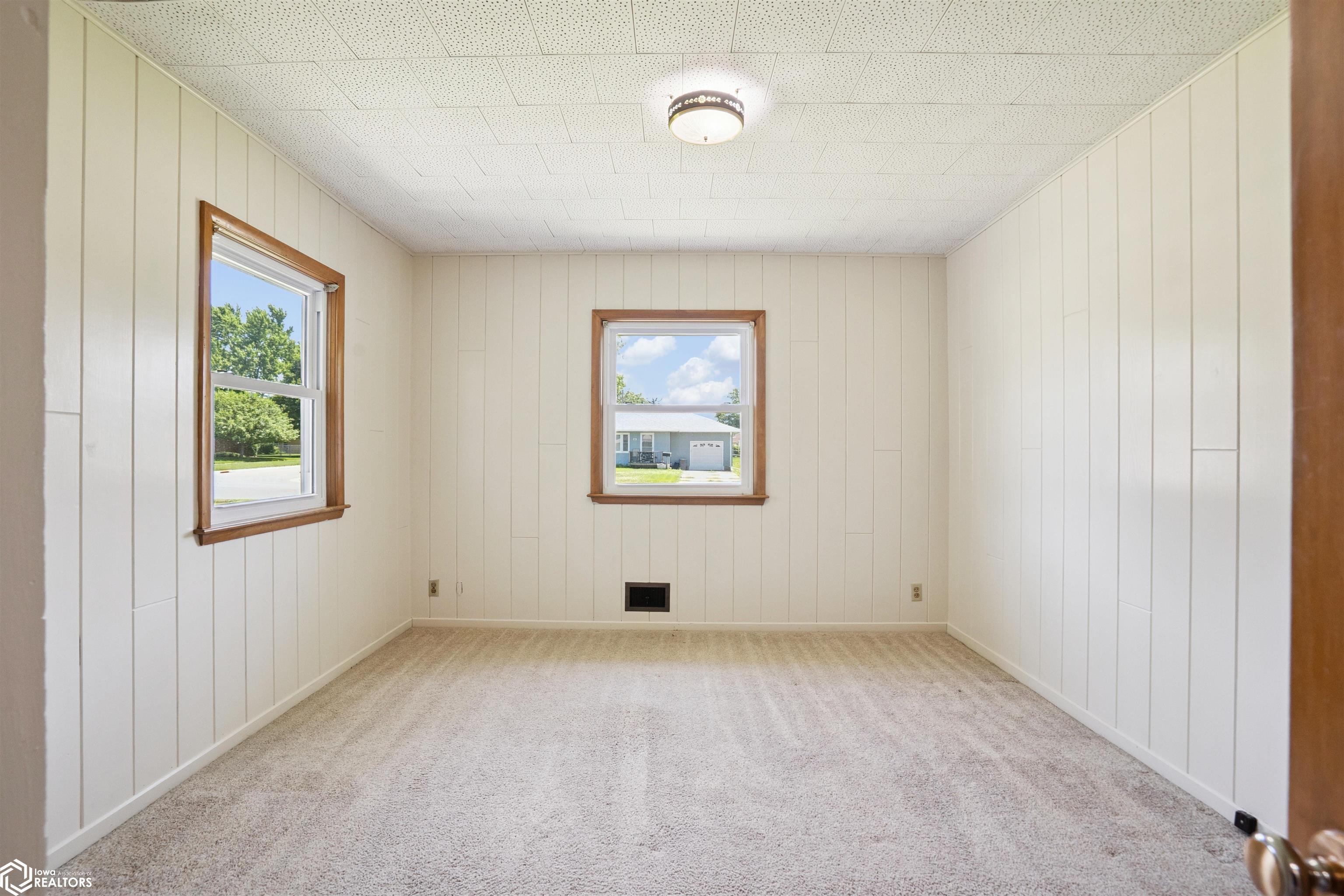 401 Edgeland Drive, Marshalltown, Iowa image 15