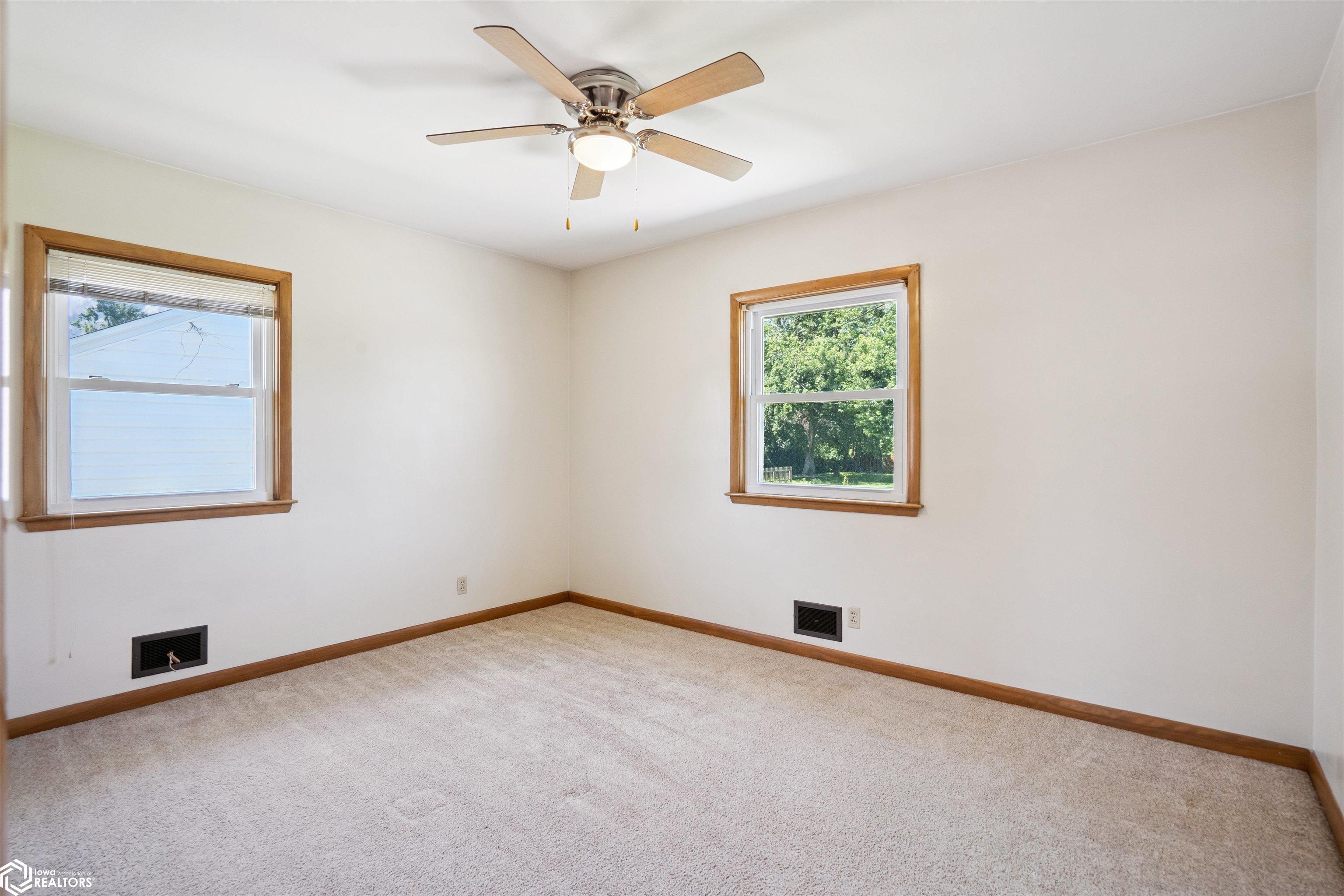 401 Edgeland Drive, Marshalltown, Iowa image 20
