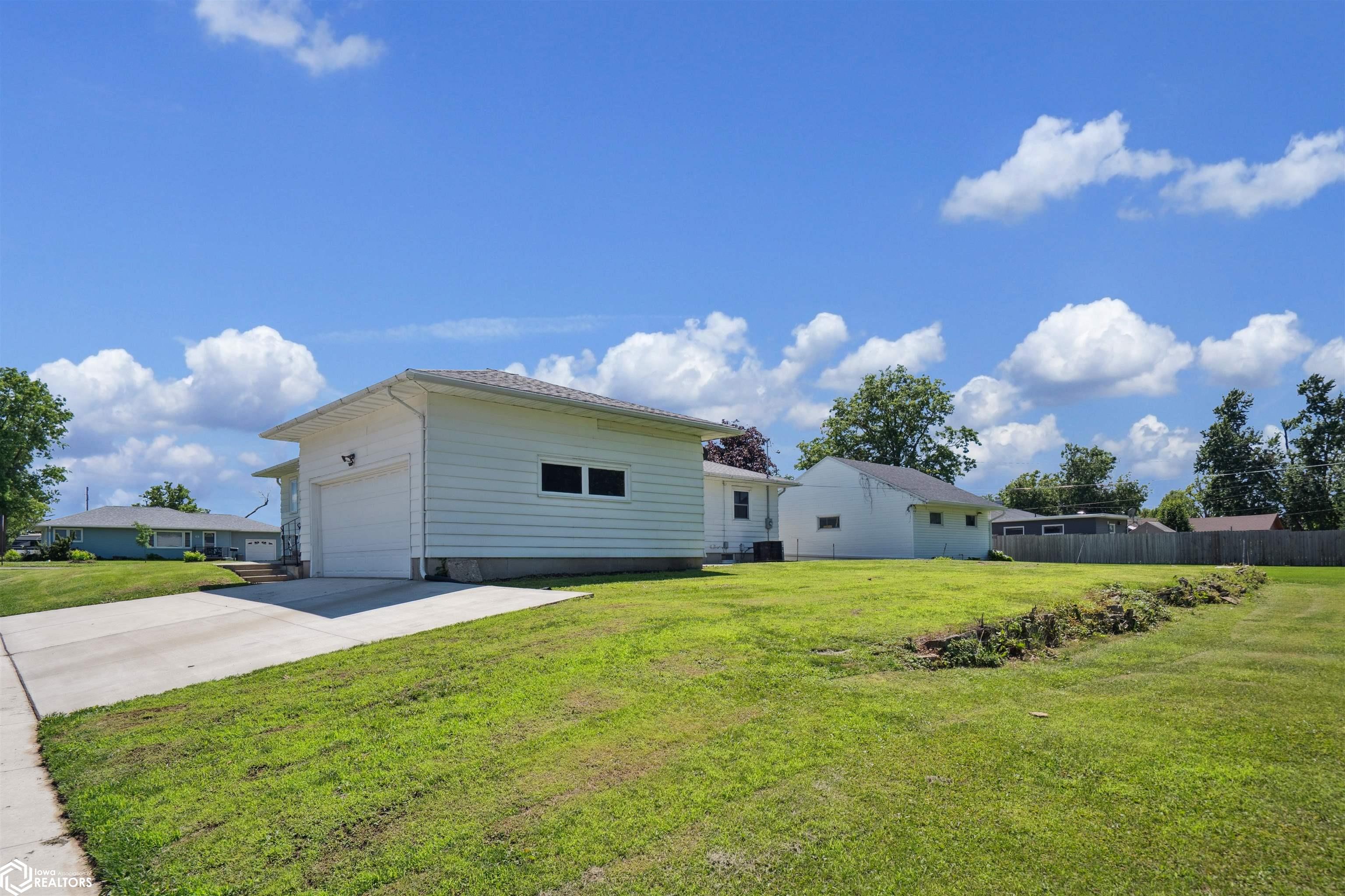 401 Edgeland Drive, Marshalltown, Iowa image 25