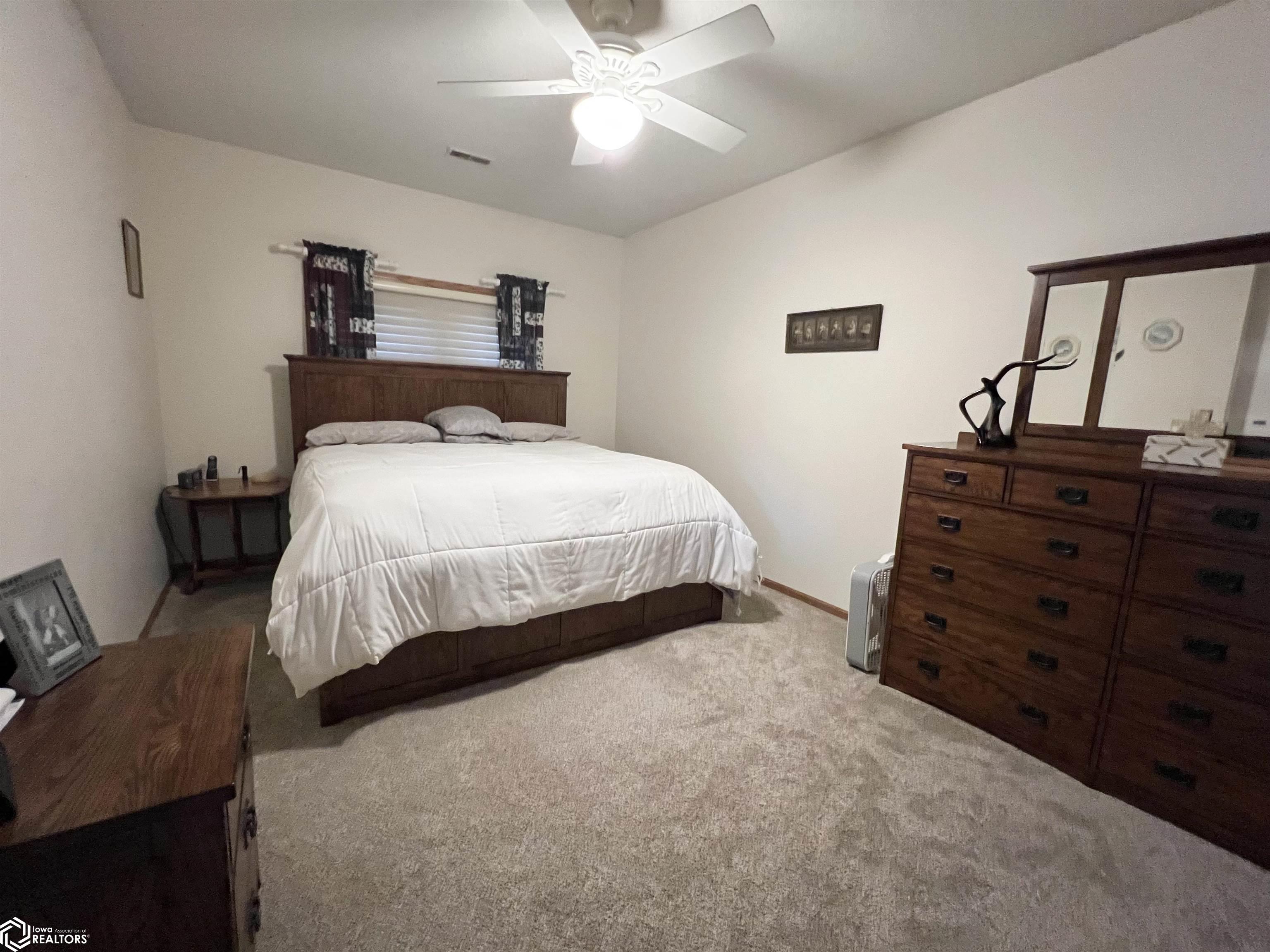 8 Chancery Court, Newton, Iowa image 13