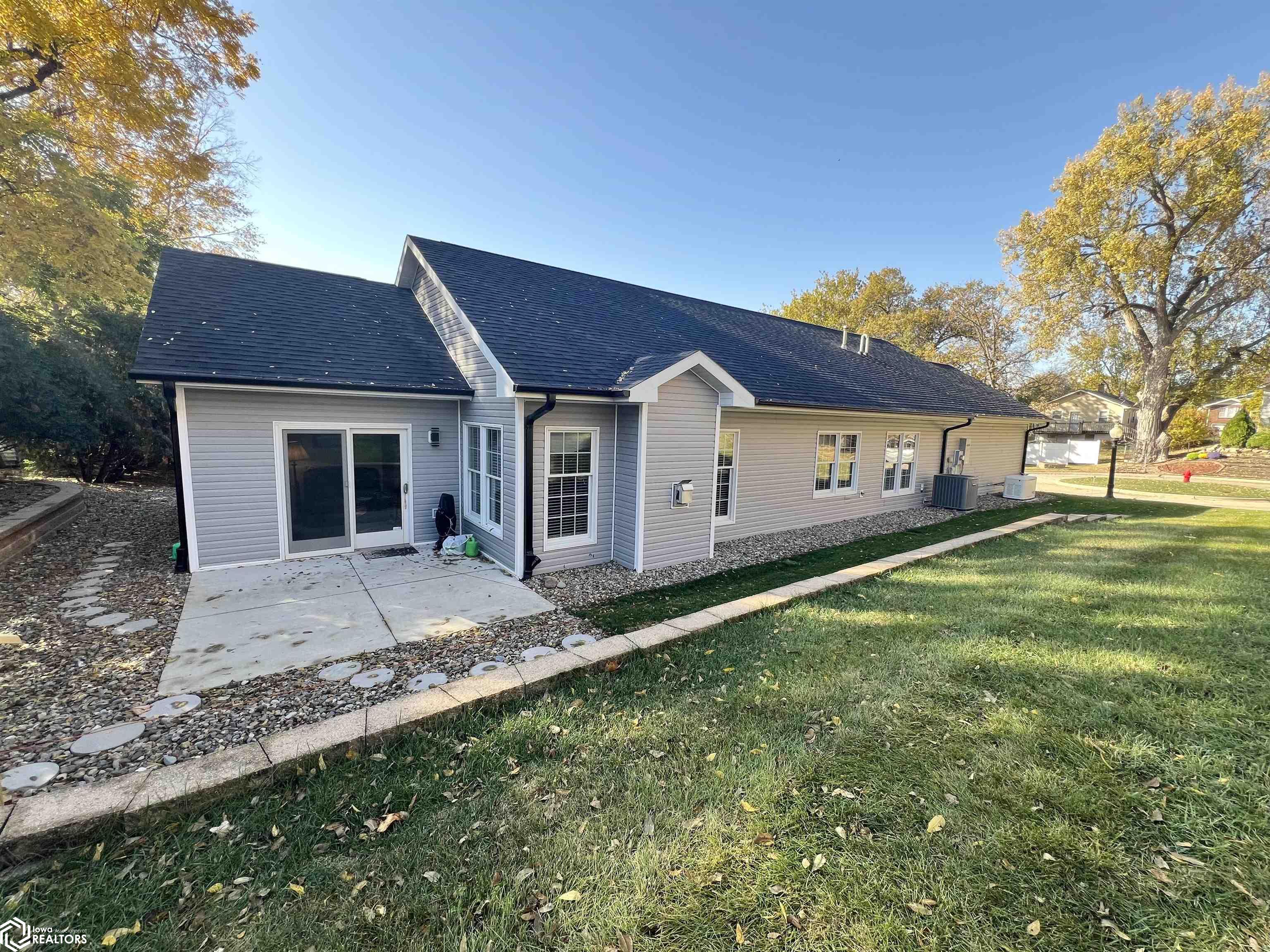 8 Chancery Court, Newton, Iowa image 16