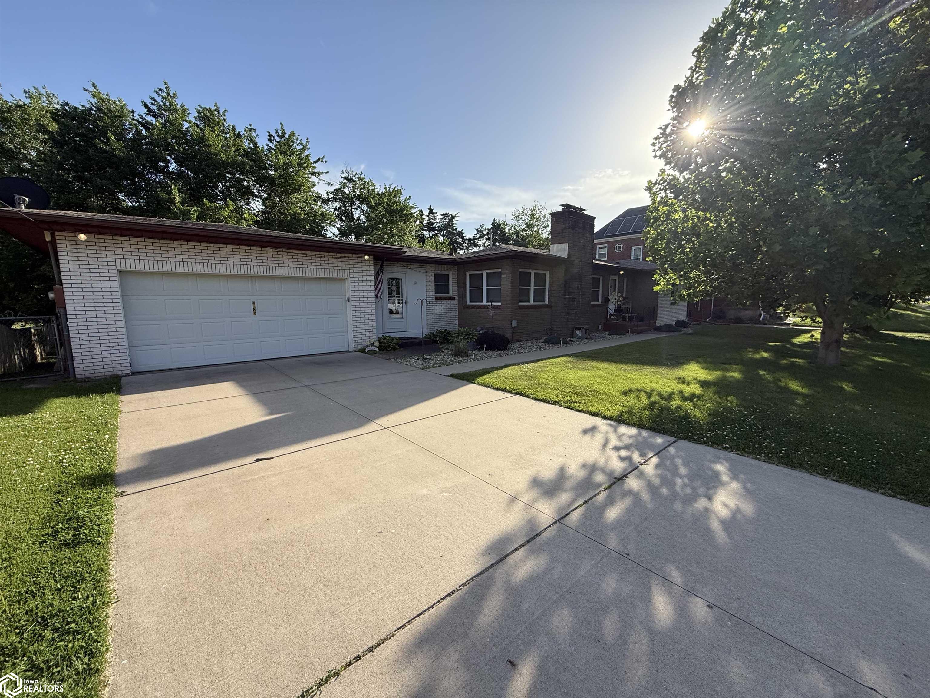 2025 Sunnyside Avenue, Burlington, Iowa image 1