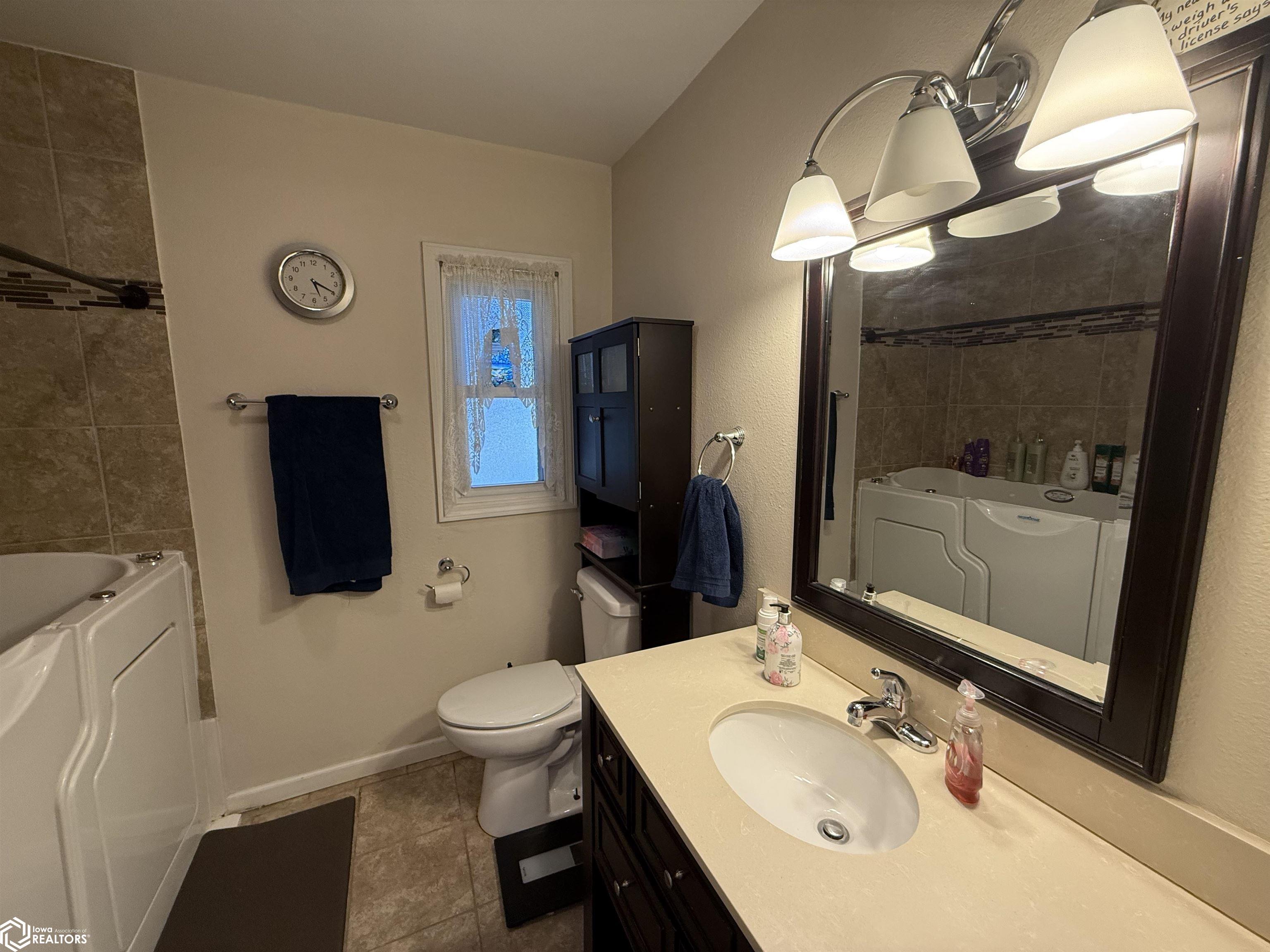 2025 Sunnyside Avenue, Burlington, Iowa image 12