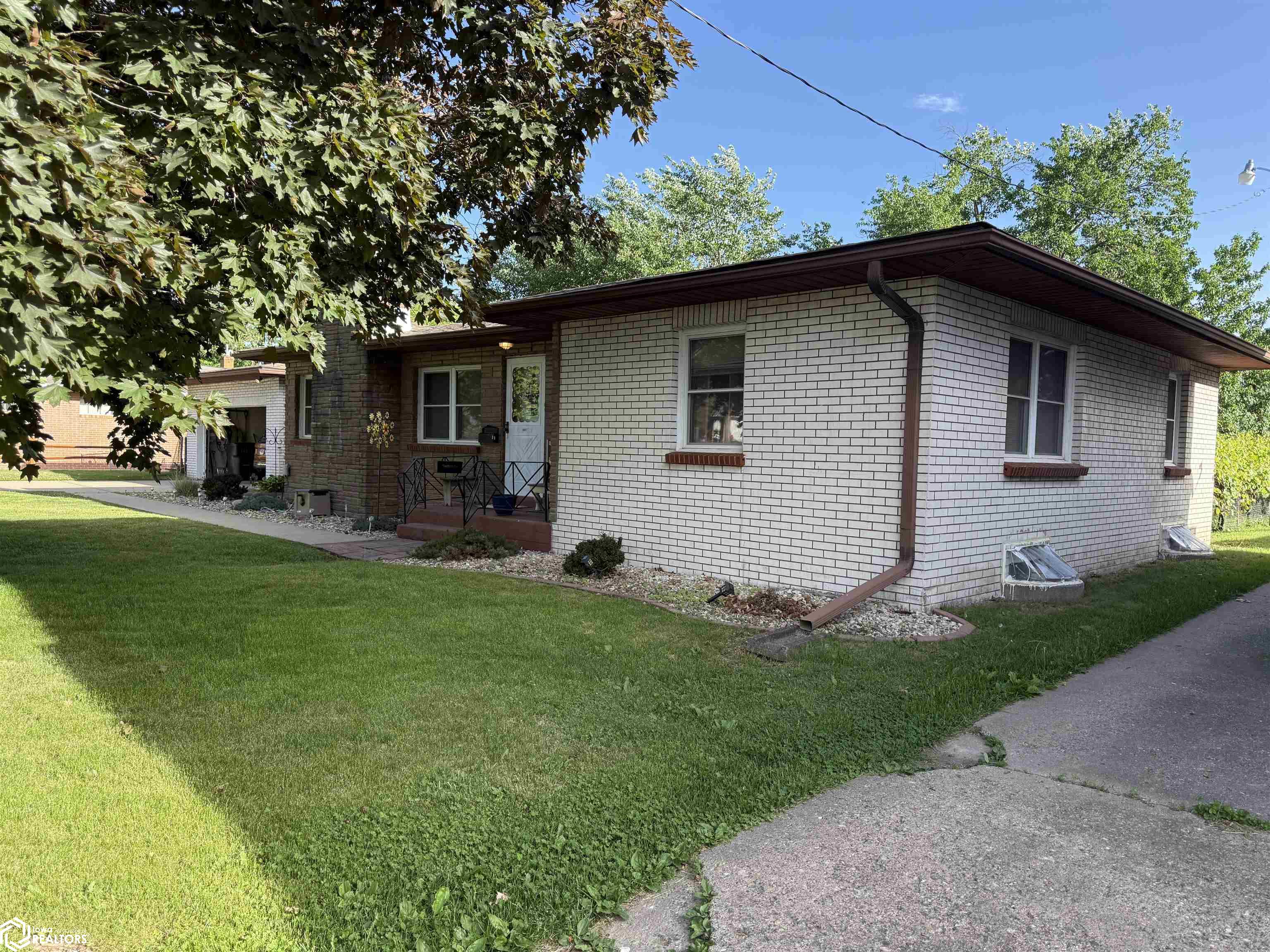 2025 Sunnyside Avenue, Burlington, Iowa image 3