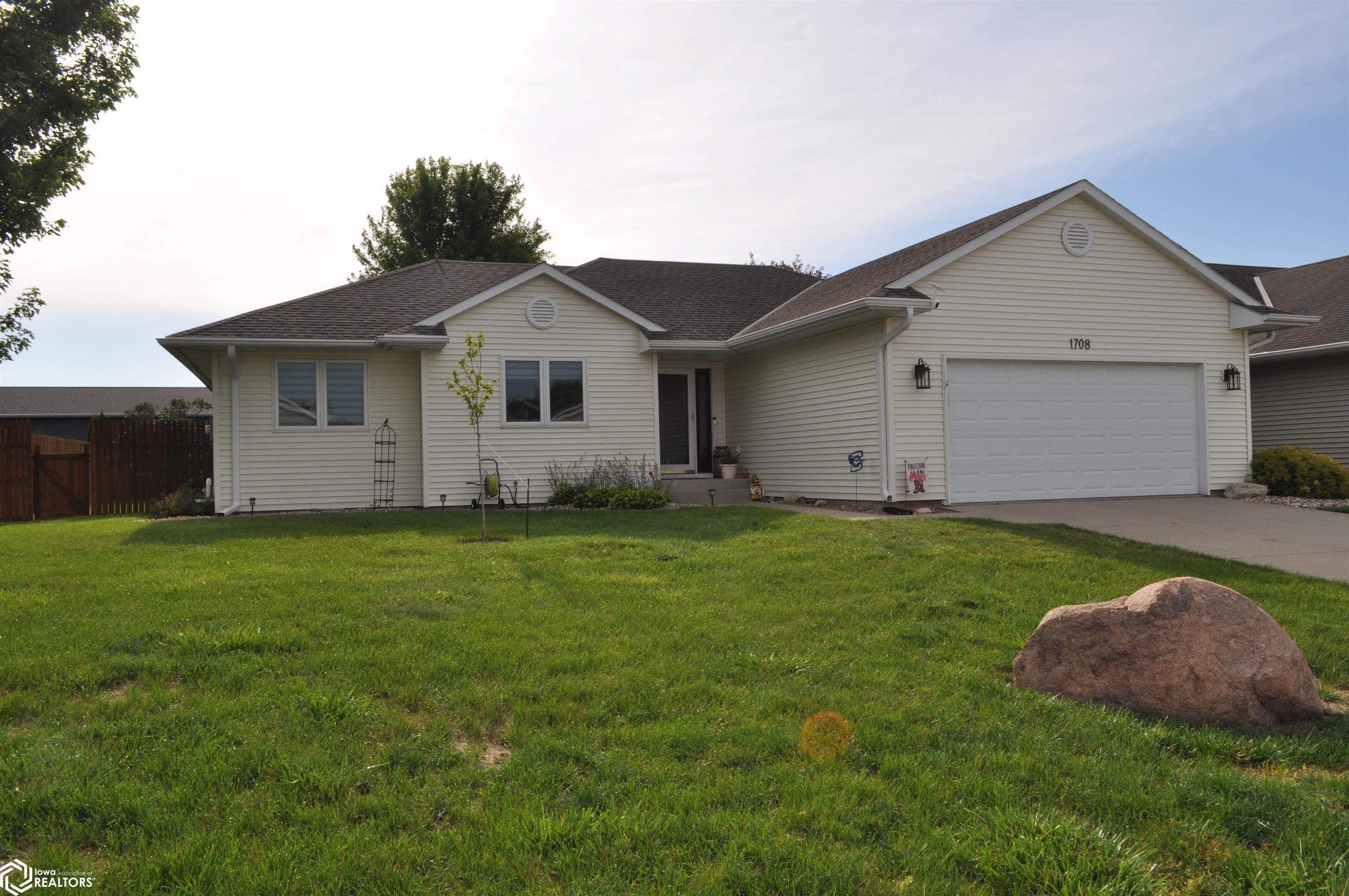 1708 Oakwood Drive, Carroll, Iowa image 1