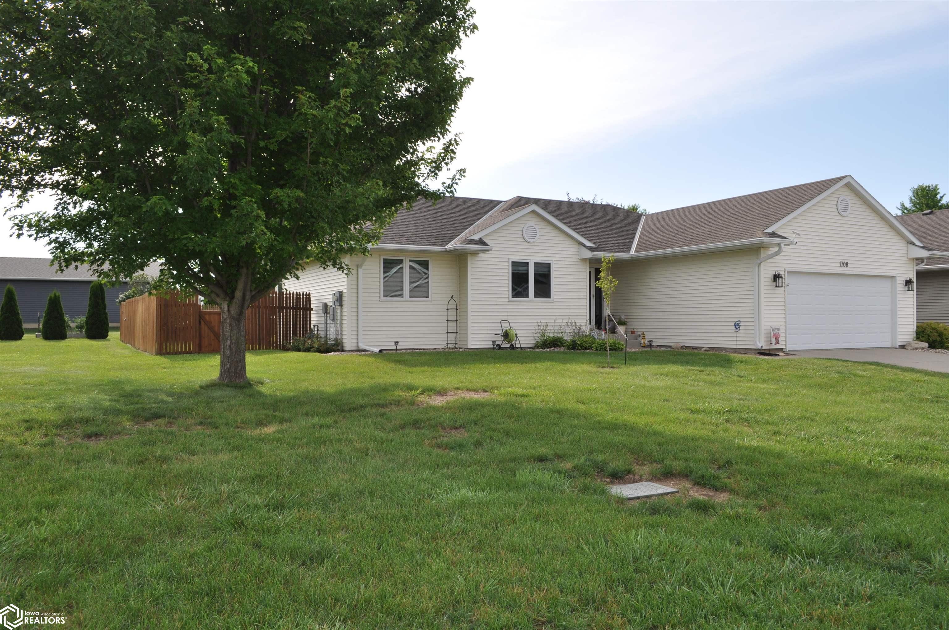 1708 Oakwood Drive, Carroll, Iowa image 2