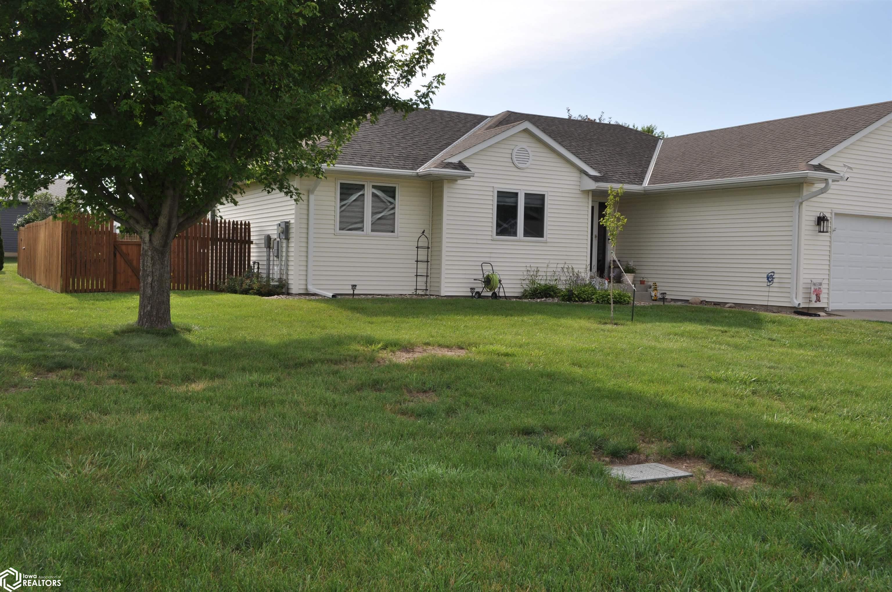 1708 Oakwood Drive, Carroll, Iowa image 3