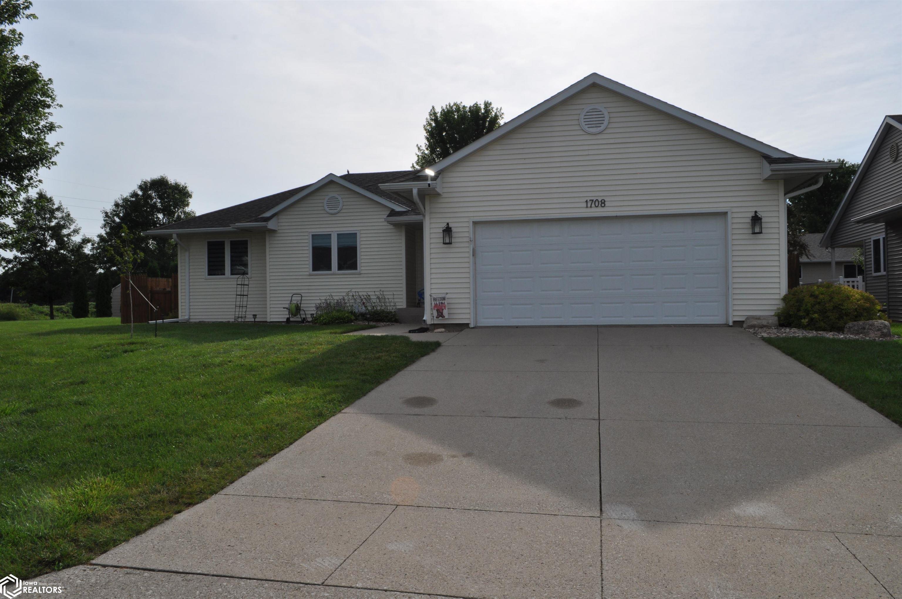 1708 Oakwood Drive, Carroll, Iowa image 4
