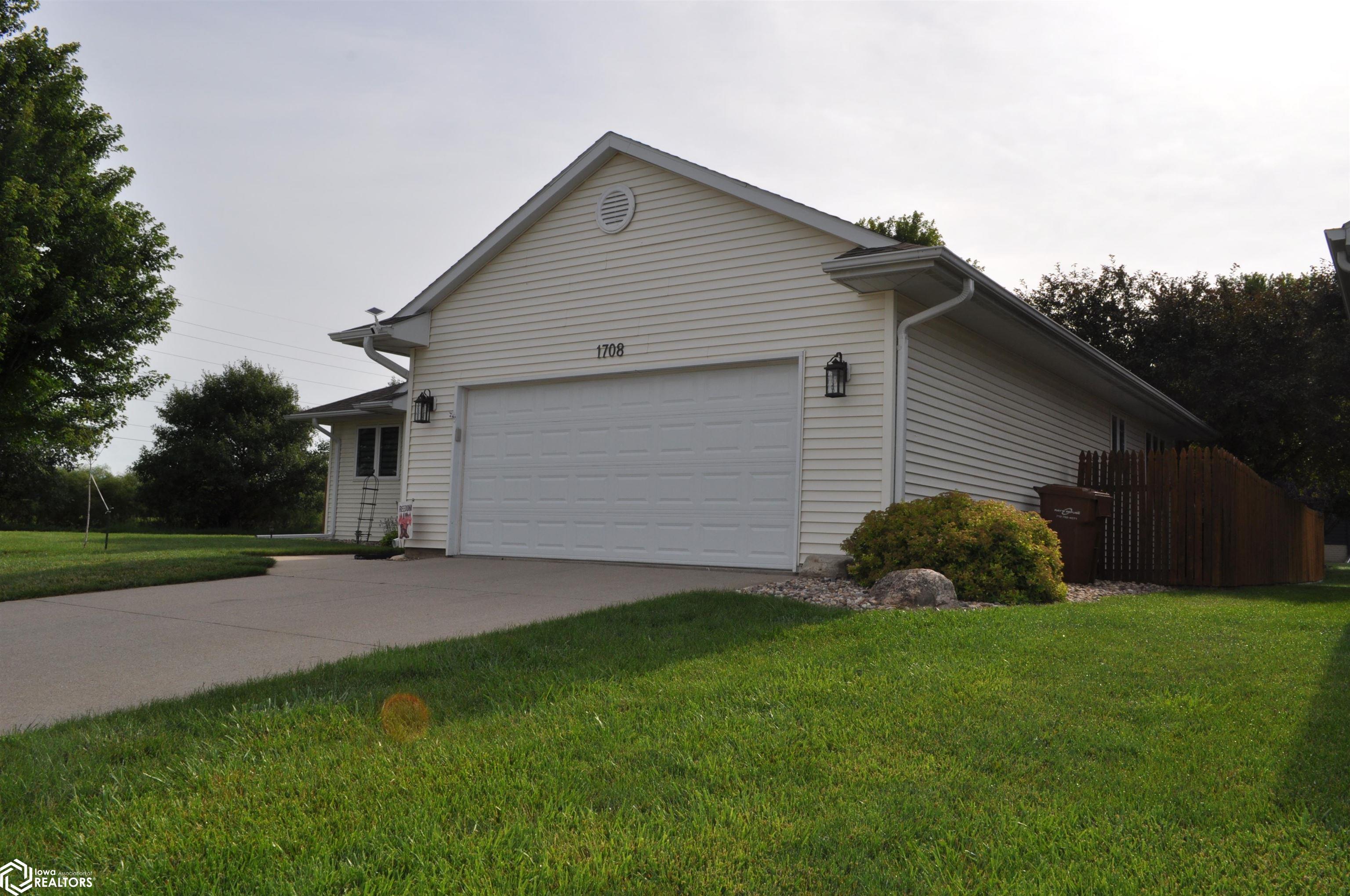 1708 Oakwood Drive, Carroll, Iowa image 5