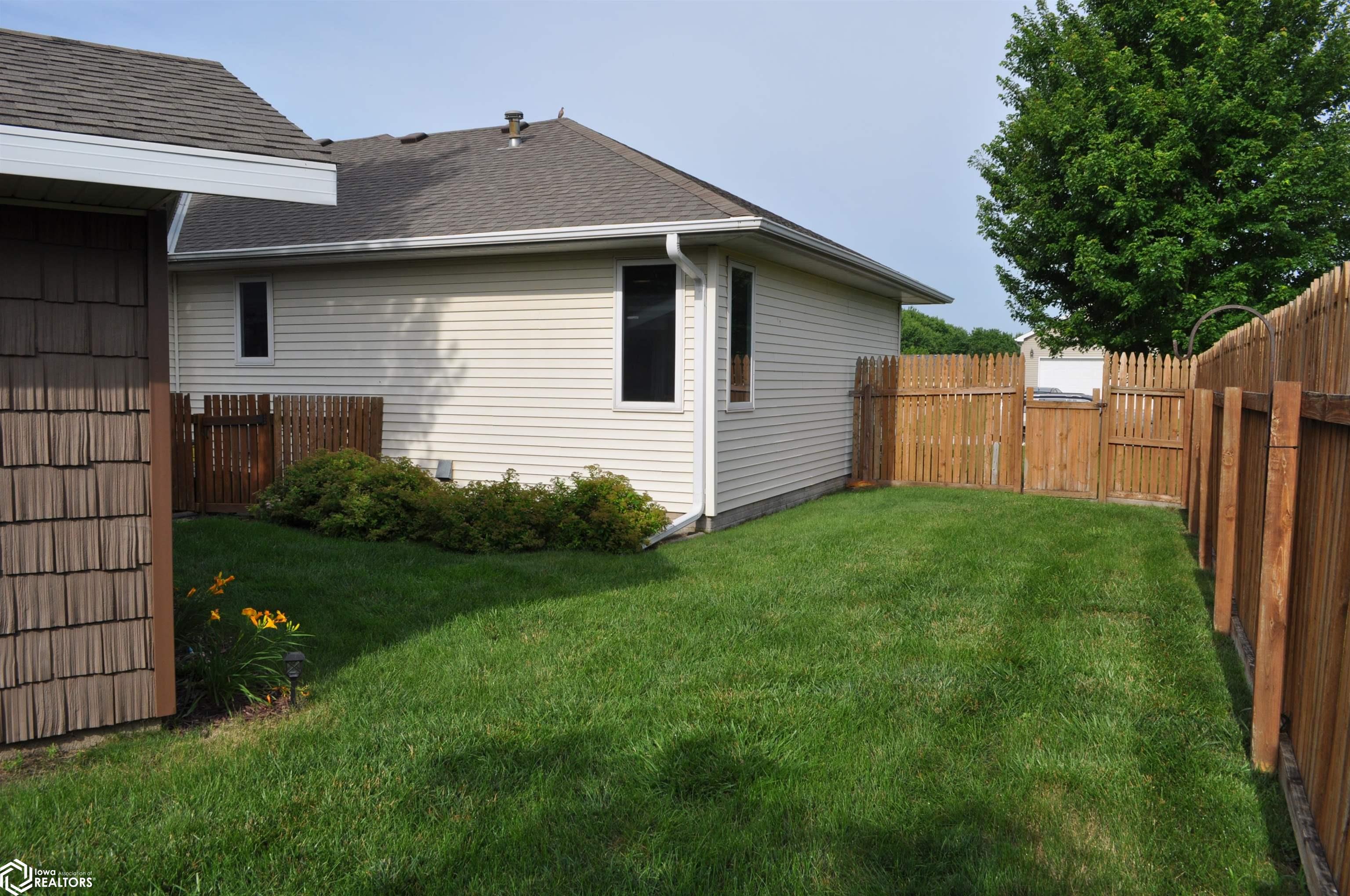 1708 Oakwood Drive, Carroll, Iowa image 8