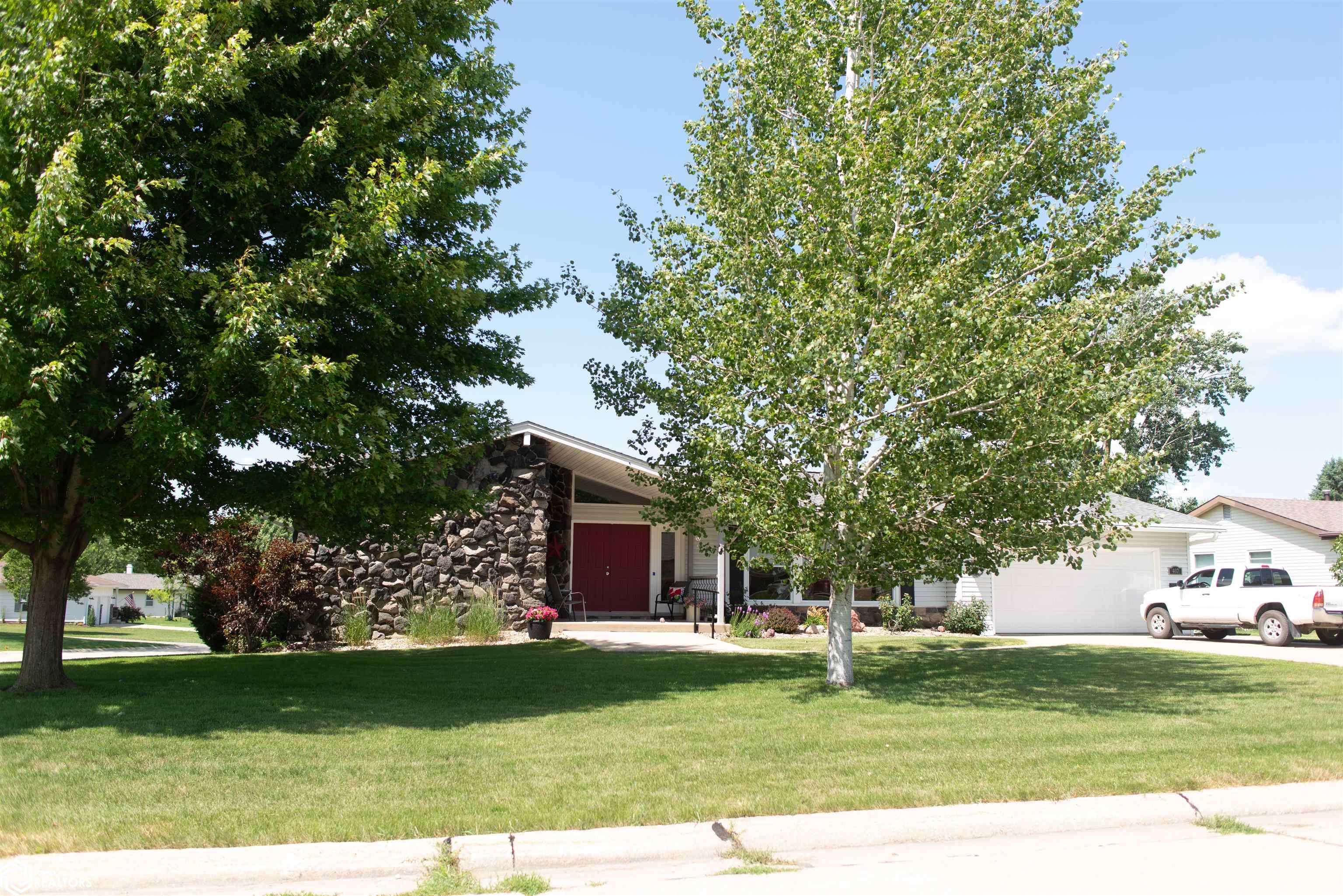 407 NW Hayes Street, Greenfield, Iowa image 1