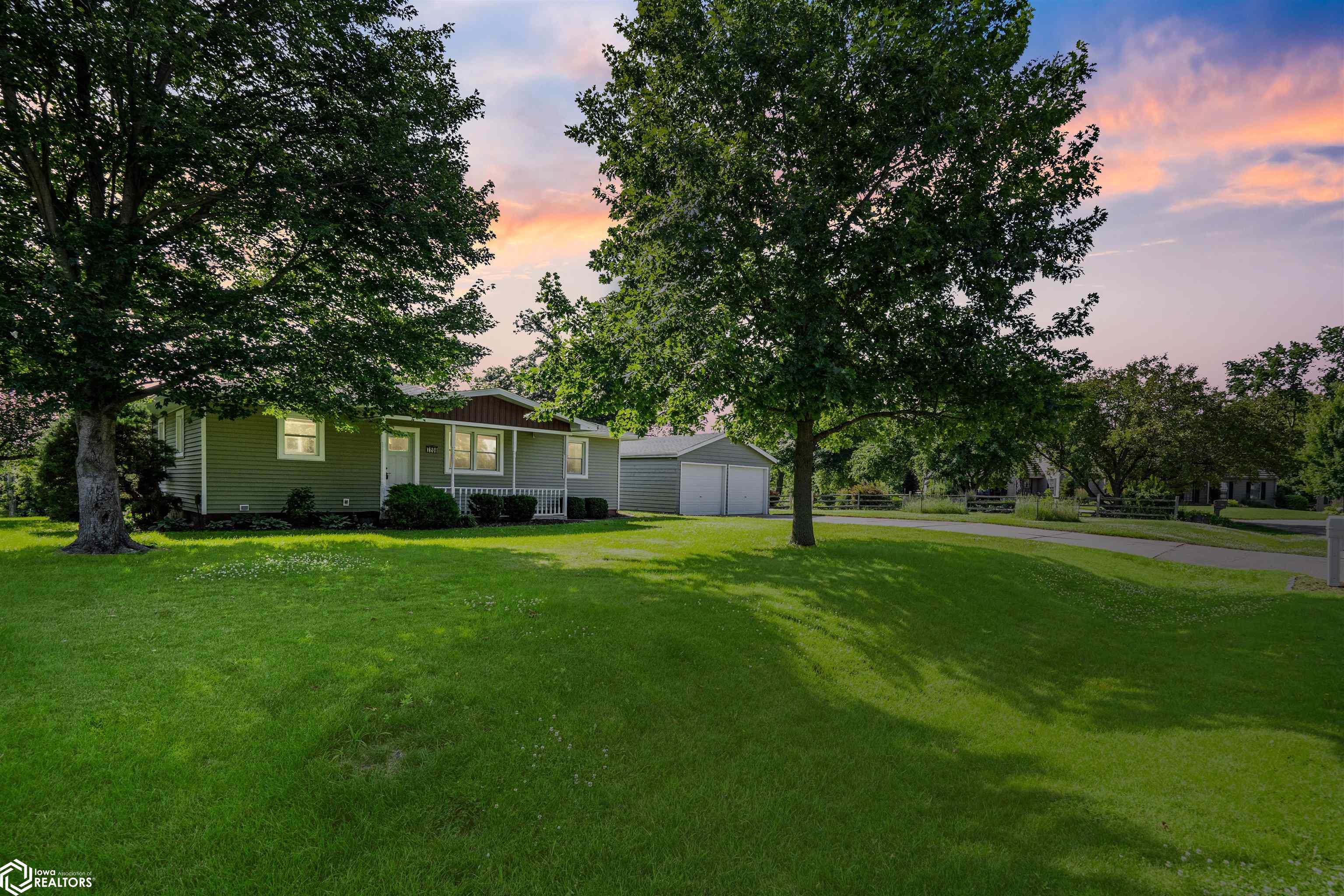 1708 Robertson Drive, Marshalltown, Iowa image 1