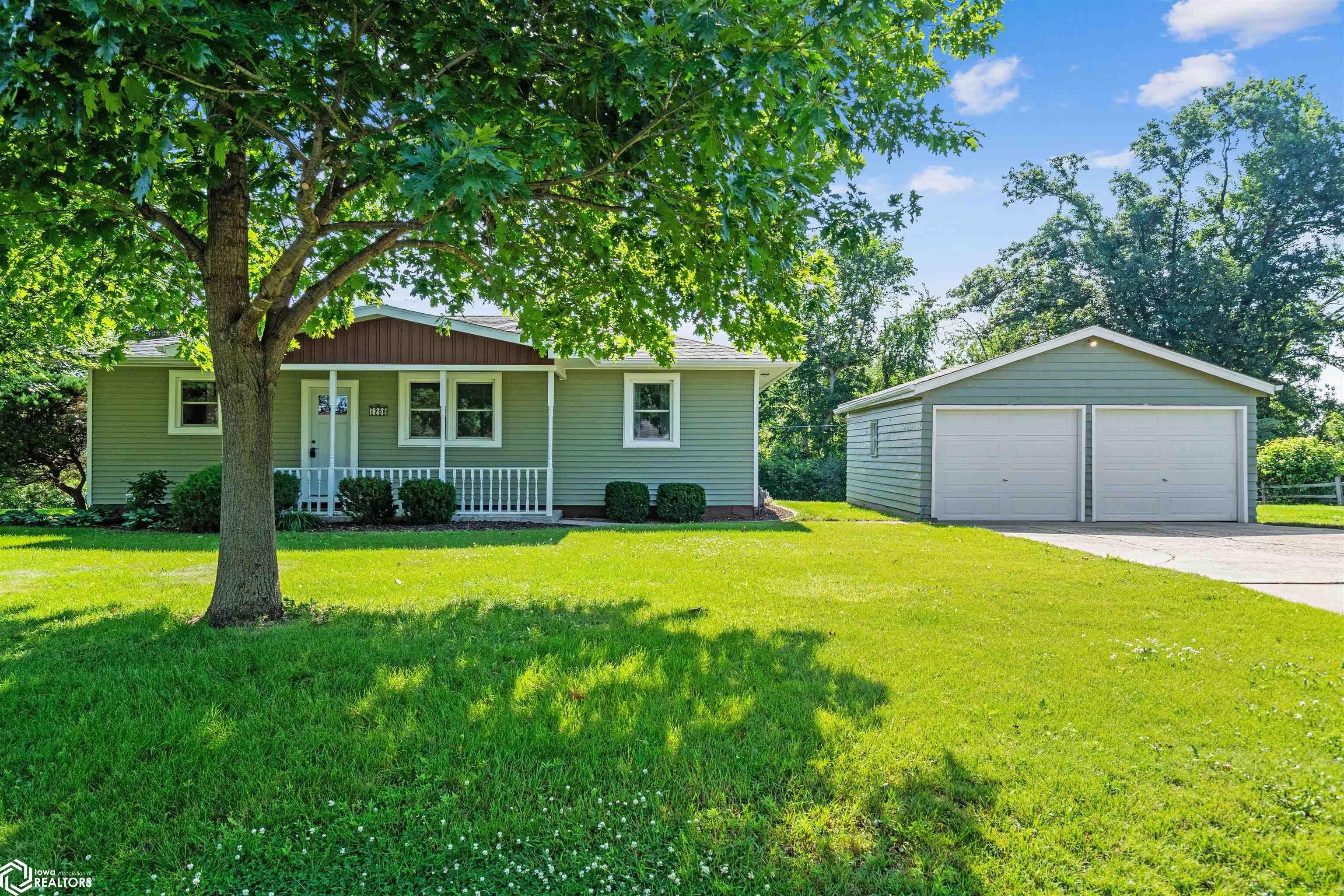 1708 Robertson Drive, Marshalltown, Iowa image 2