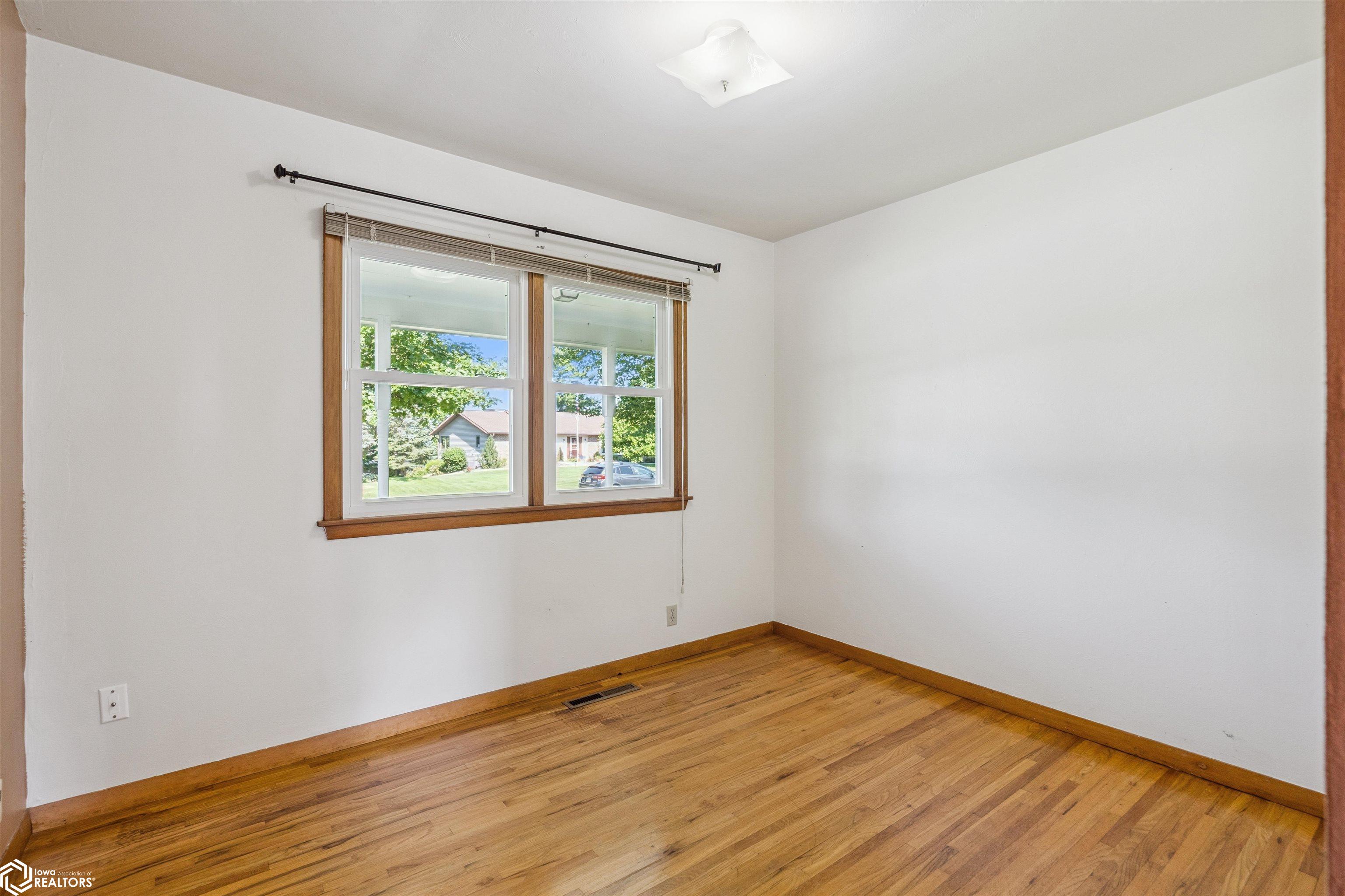 1708 Robertson Drive, Marshalltown, Iowa image 16