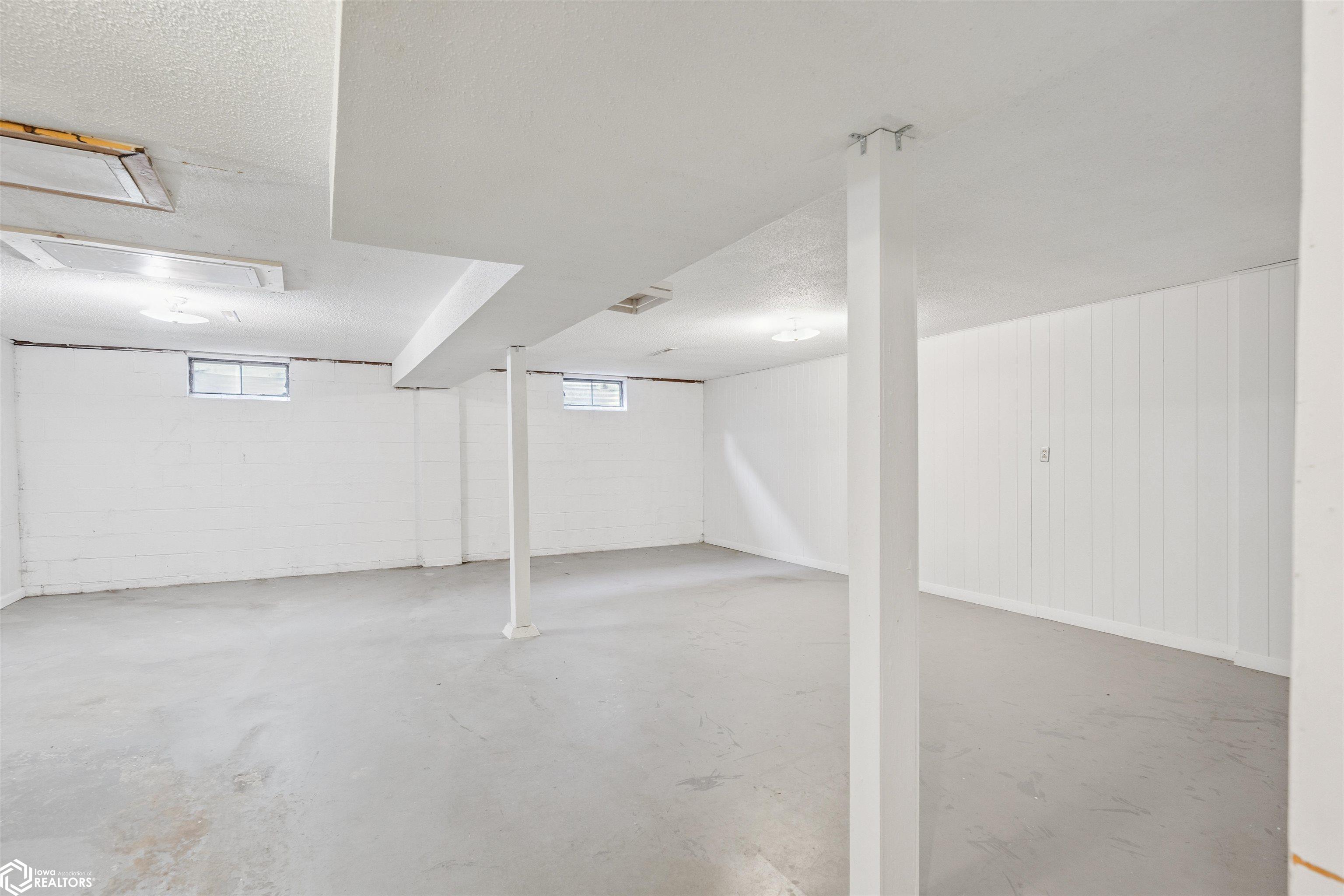 1708 Robertson Drive, Marshalltown, Iowa image 19