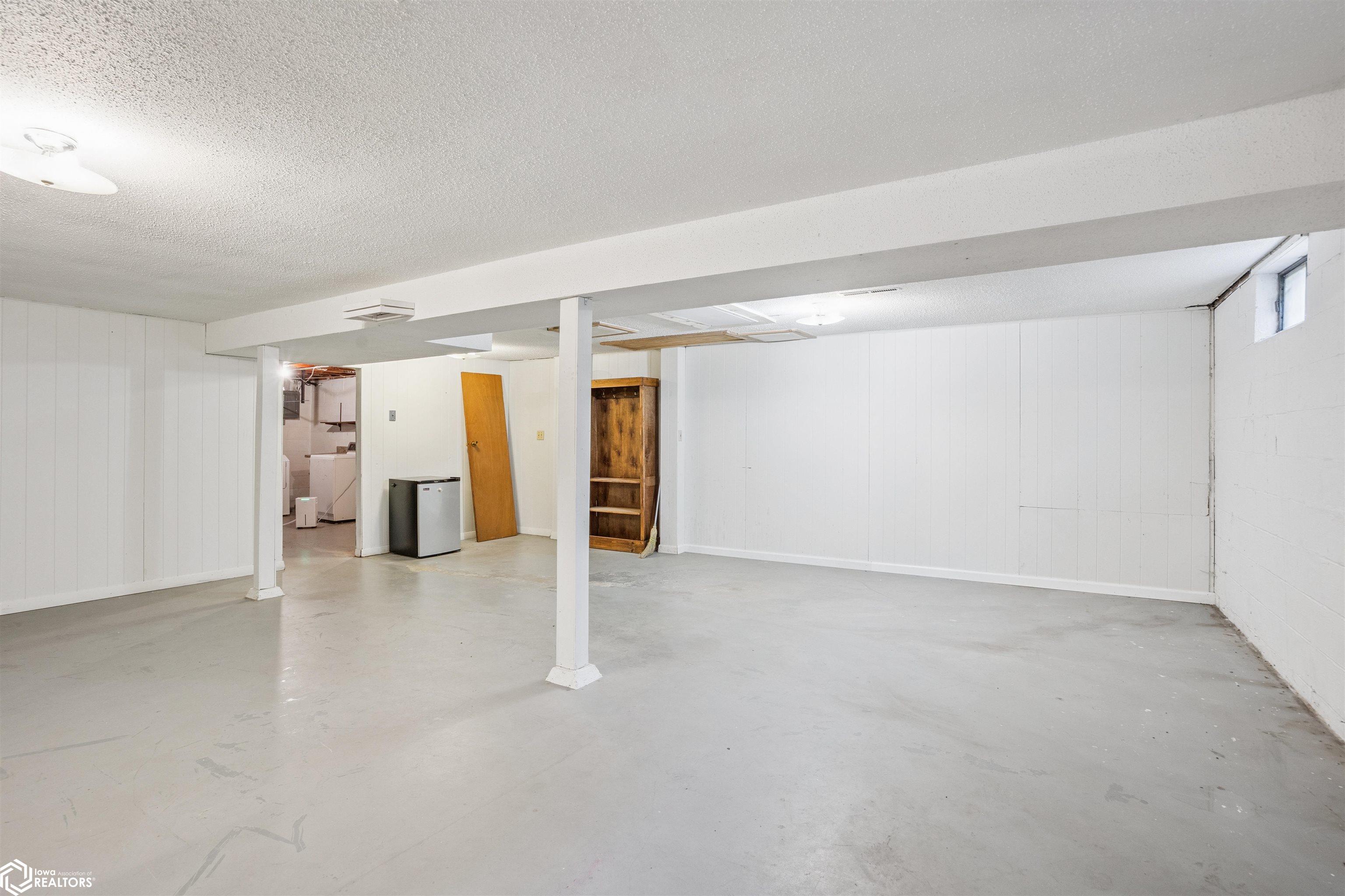 1708 Robertson Drive, Marshalltown, Iowa image 20