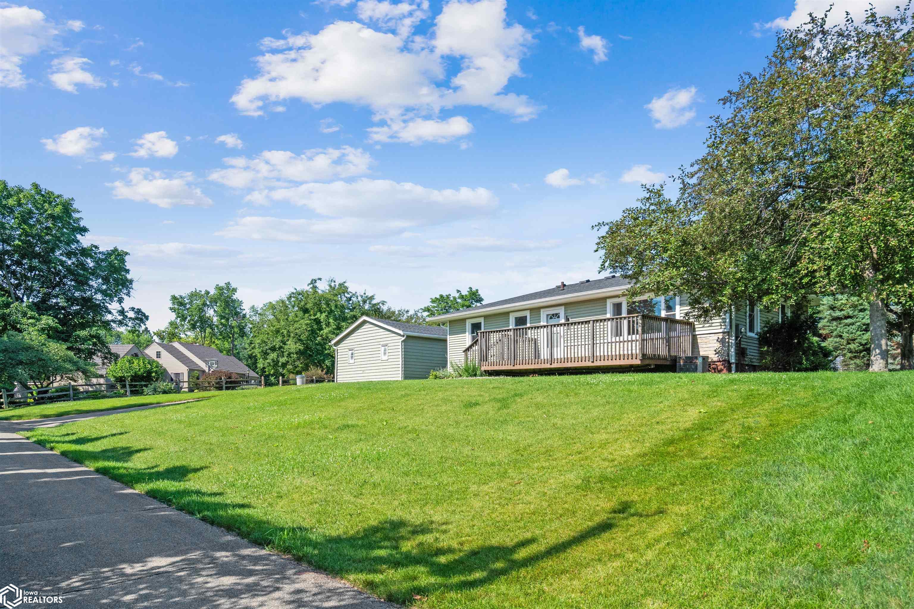 1708 Robertson Drive, Marshalltown, Iowa image 23