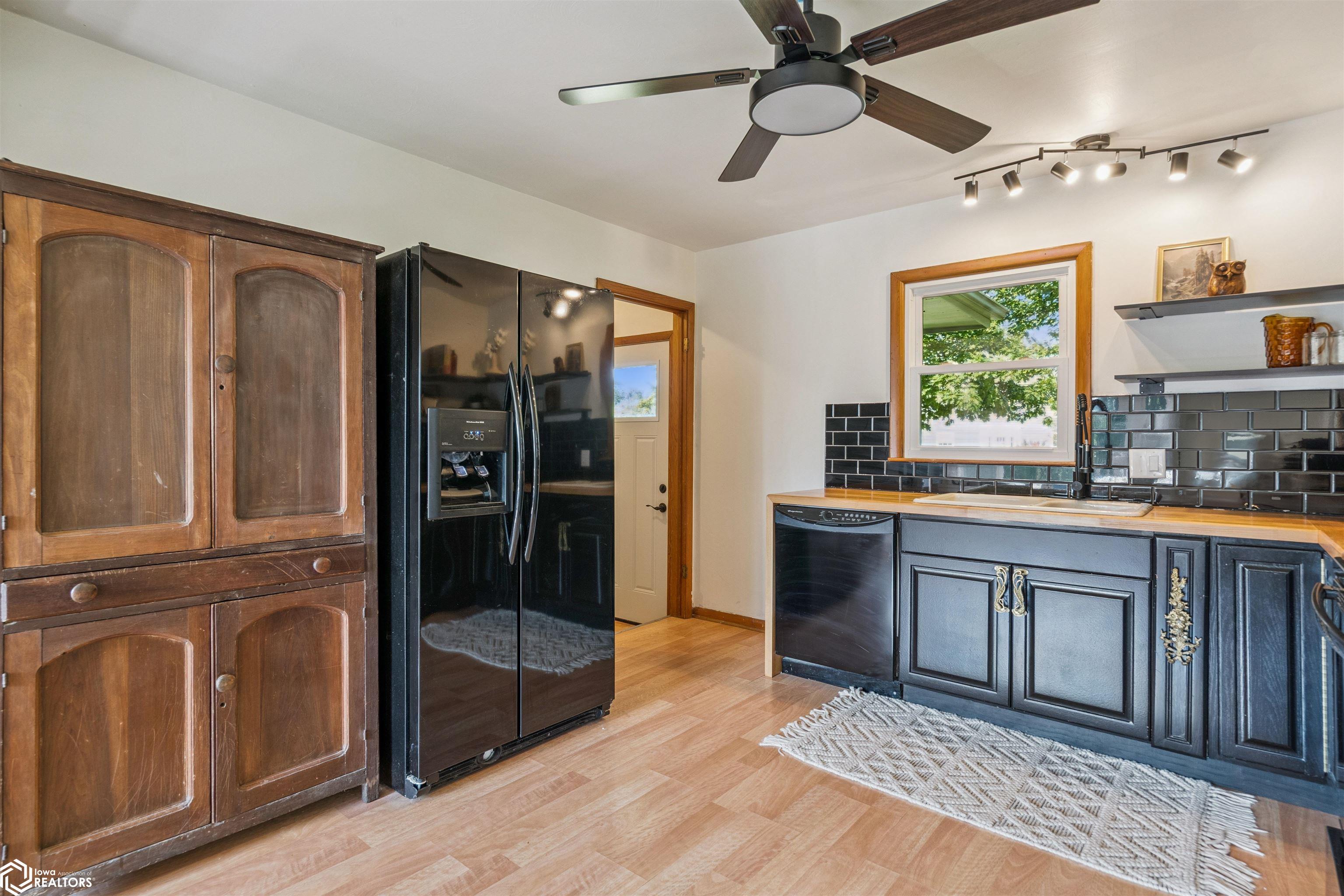 1708 Robertson Drive, Marshalltown, Iowa image 6