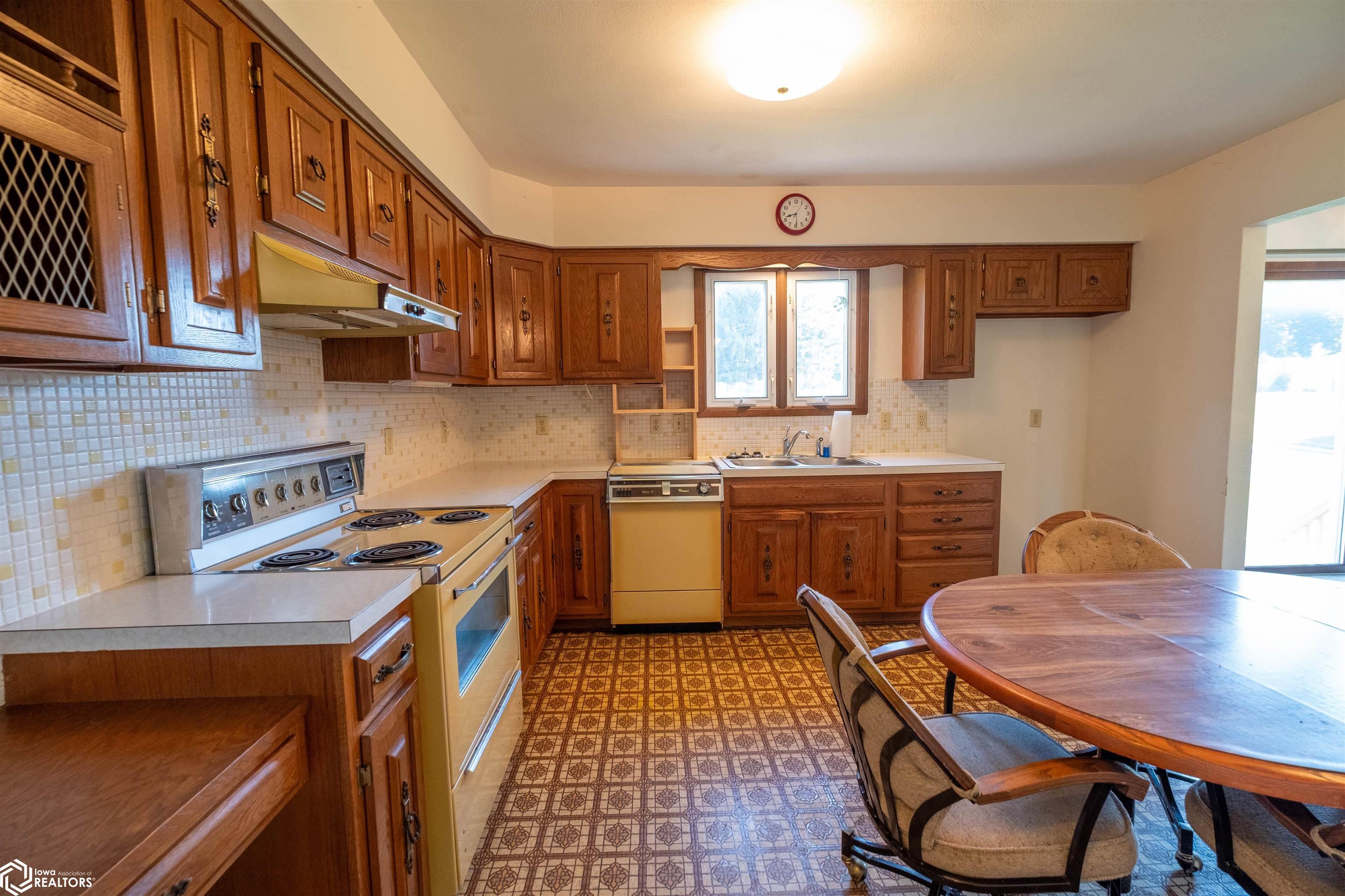 808 Henry Drive, Marshalltown, Iowa image 11