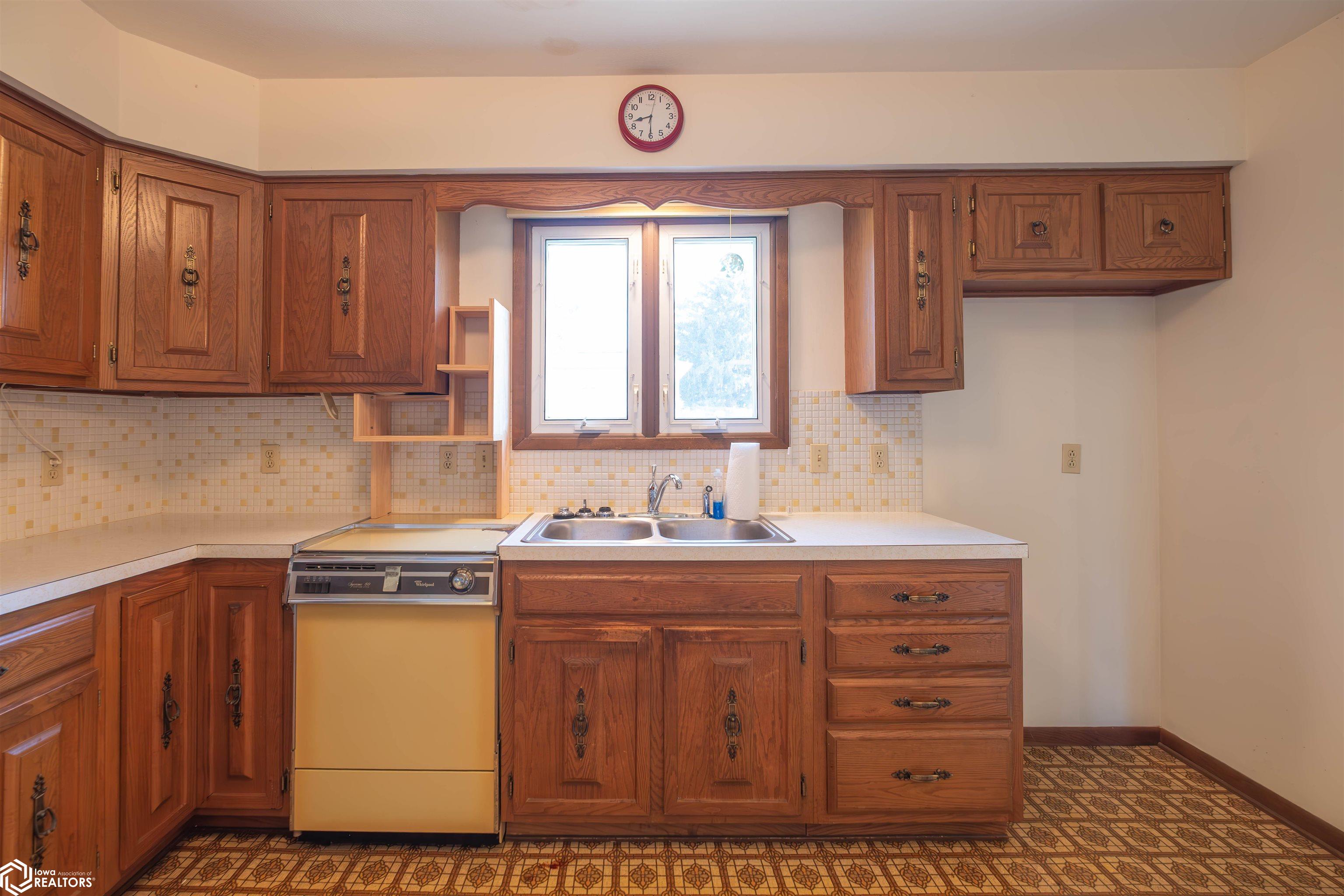 808 Henry Drive, Marshalltown, Iowa image 13
