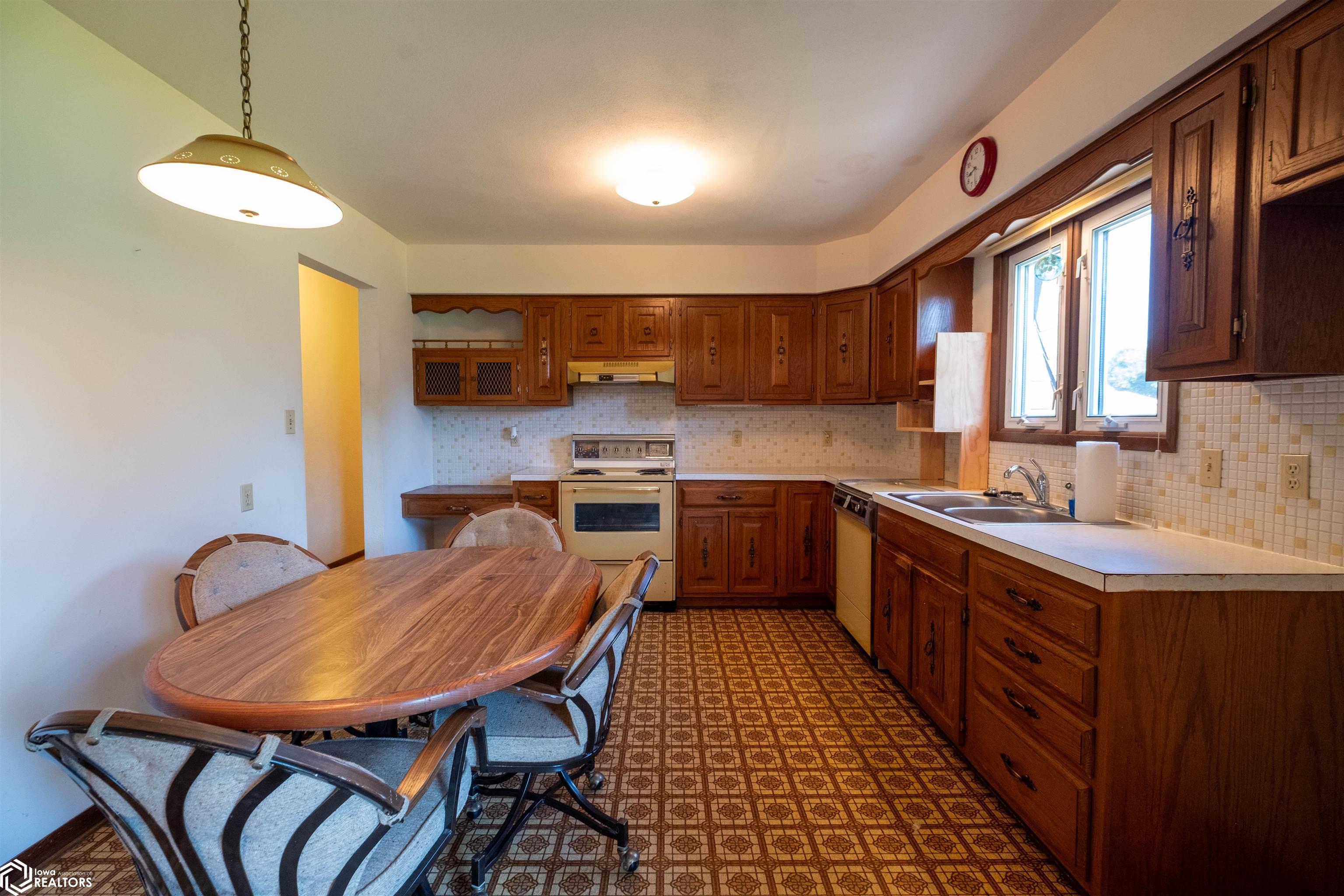 808 Henry Drive, Marshalltown, Iowa image 14