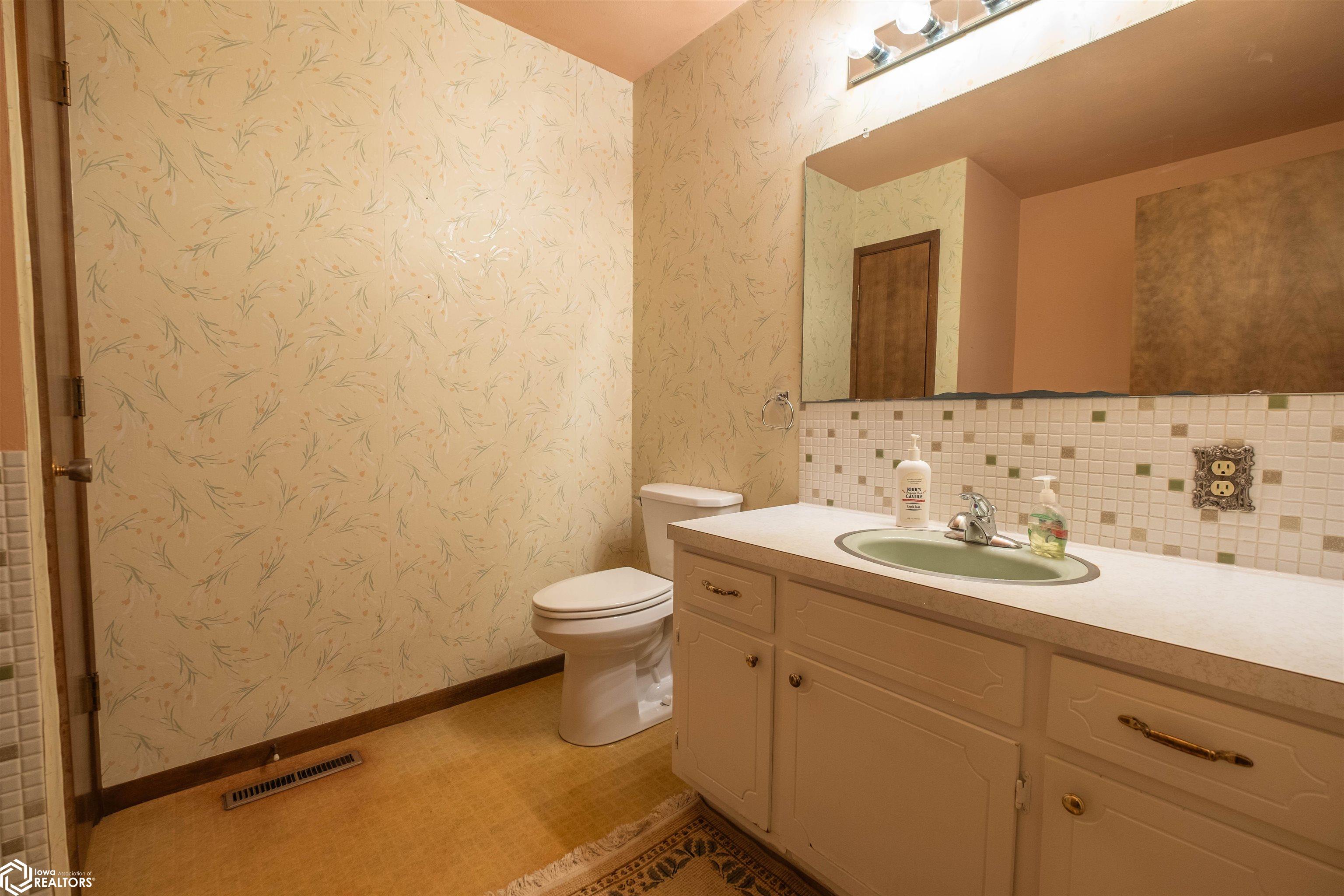 808 Henry Drive, Marshalltown, Iowa image 15
