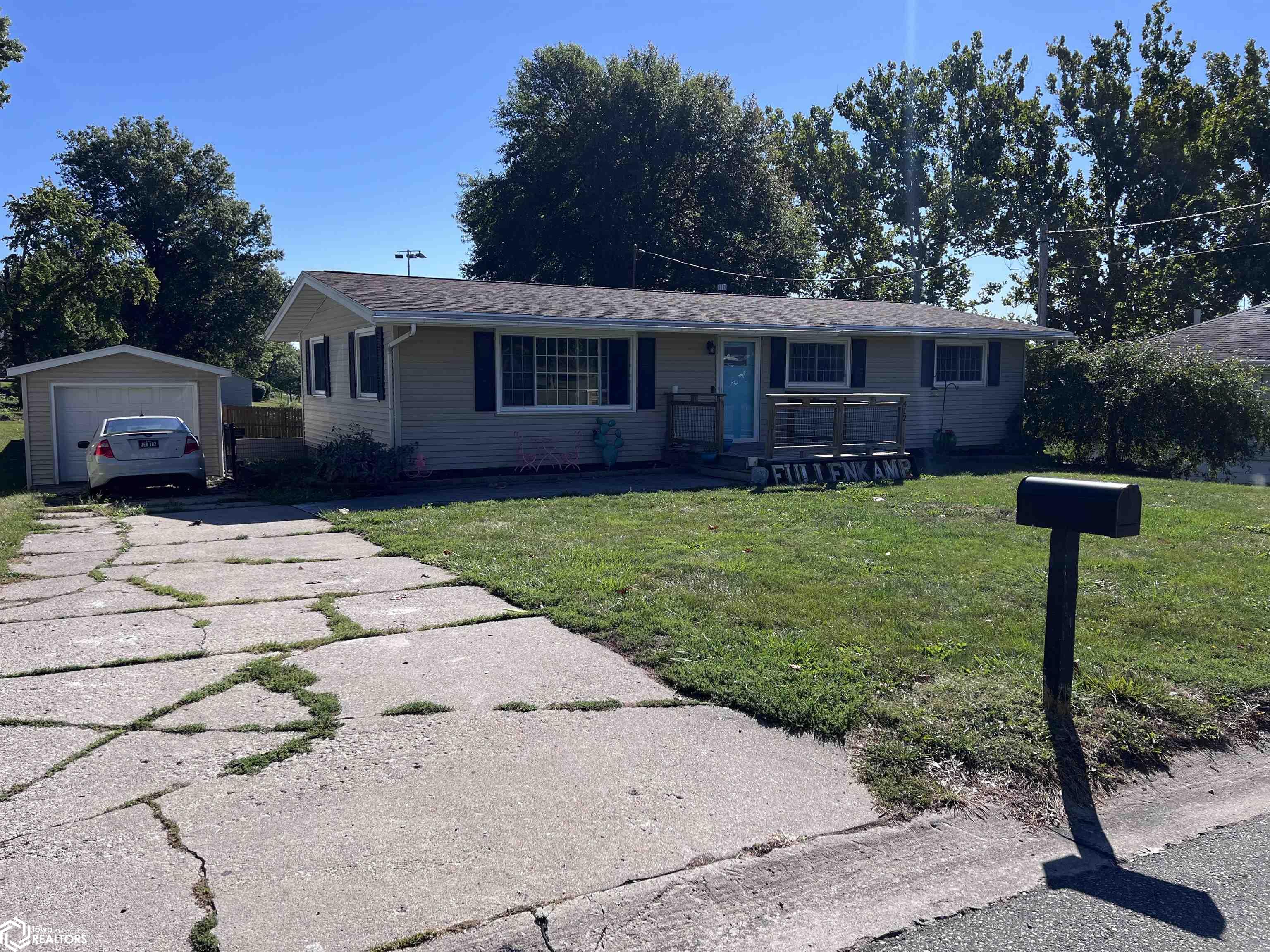 412 N East Street, Bloomfield, Iowa image 2