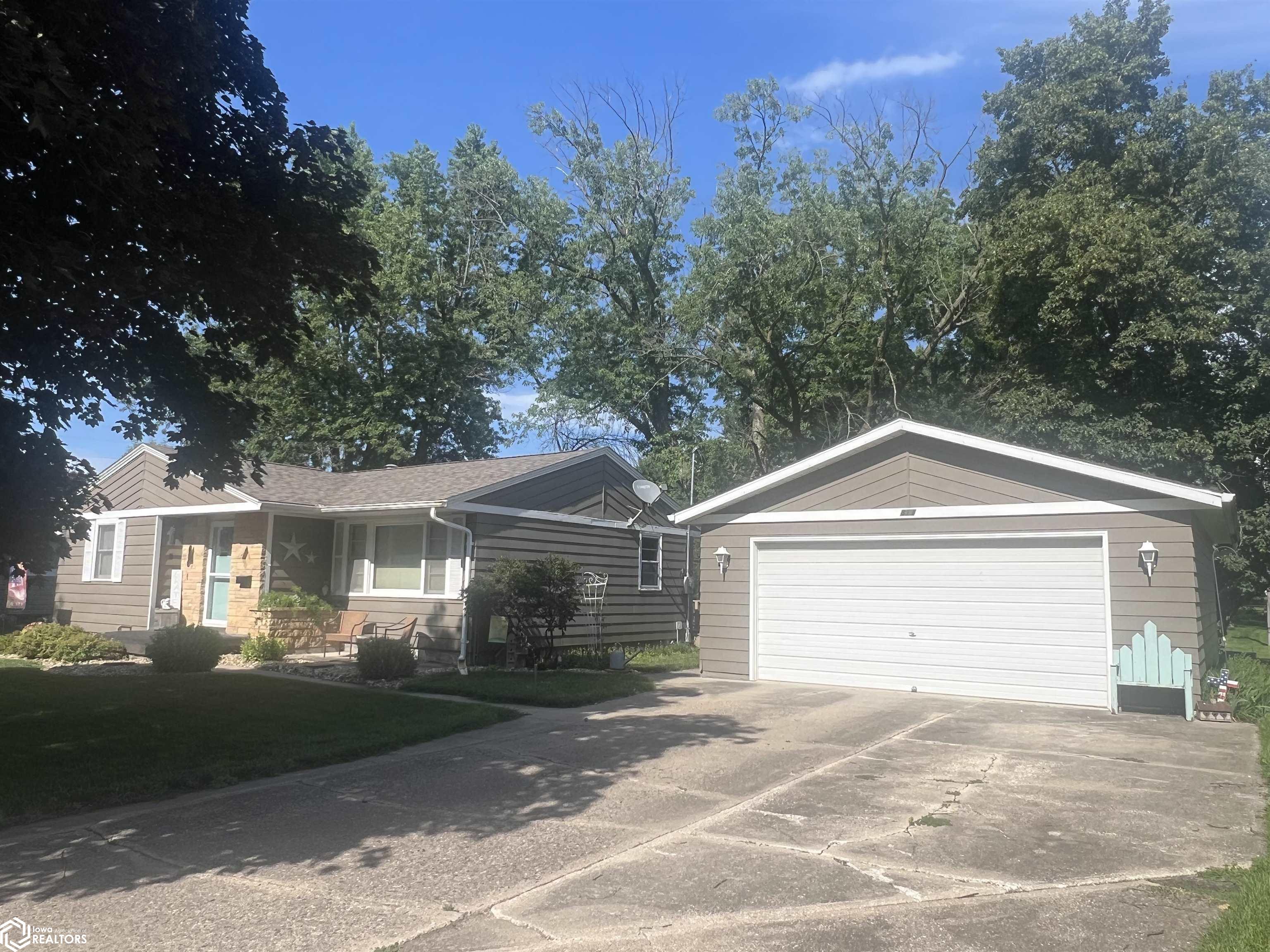 811 10th St., Humboldt, Iowa image 2