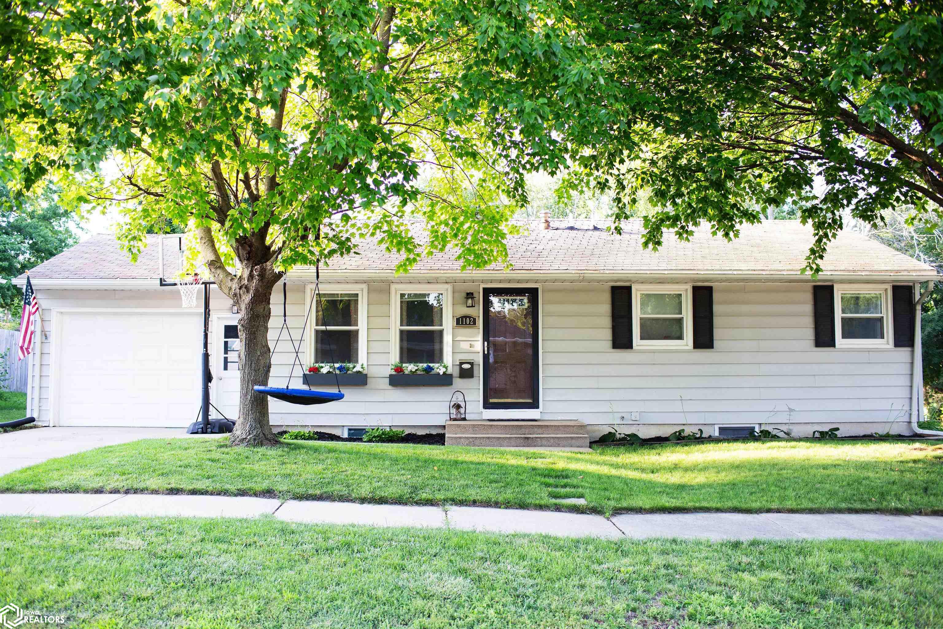 1102 Willow Lane, Iowa Falls, Iowa image 1