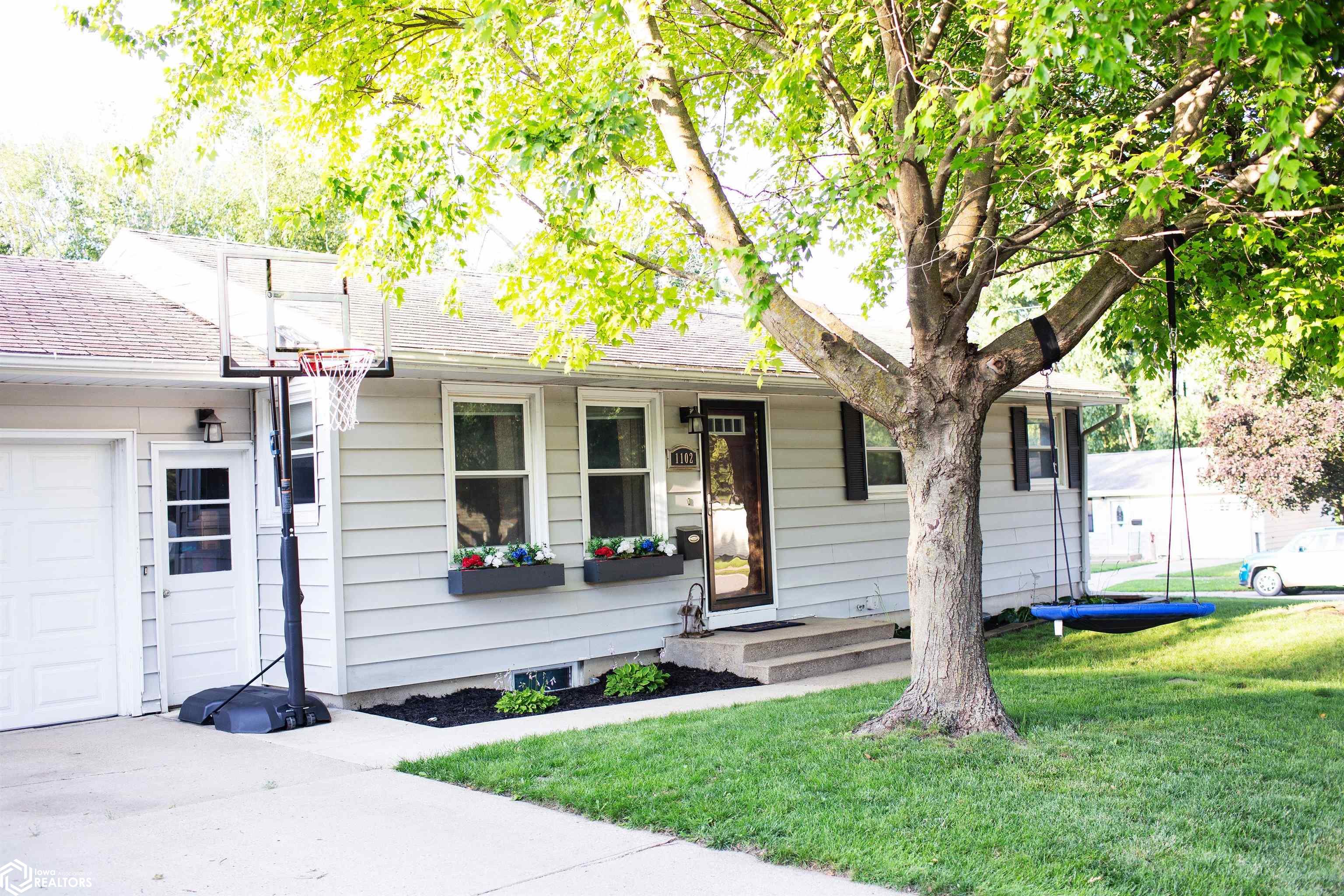 1102 Willow Lane, Iowa Falls, Iowa image 3