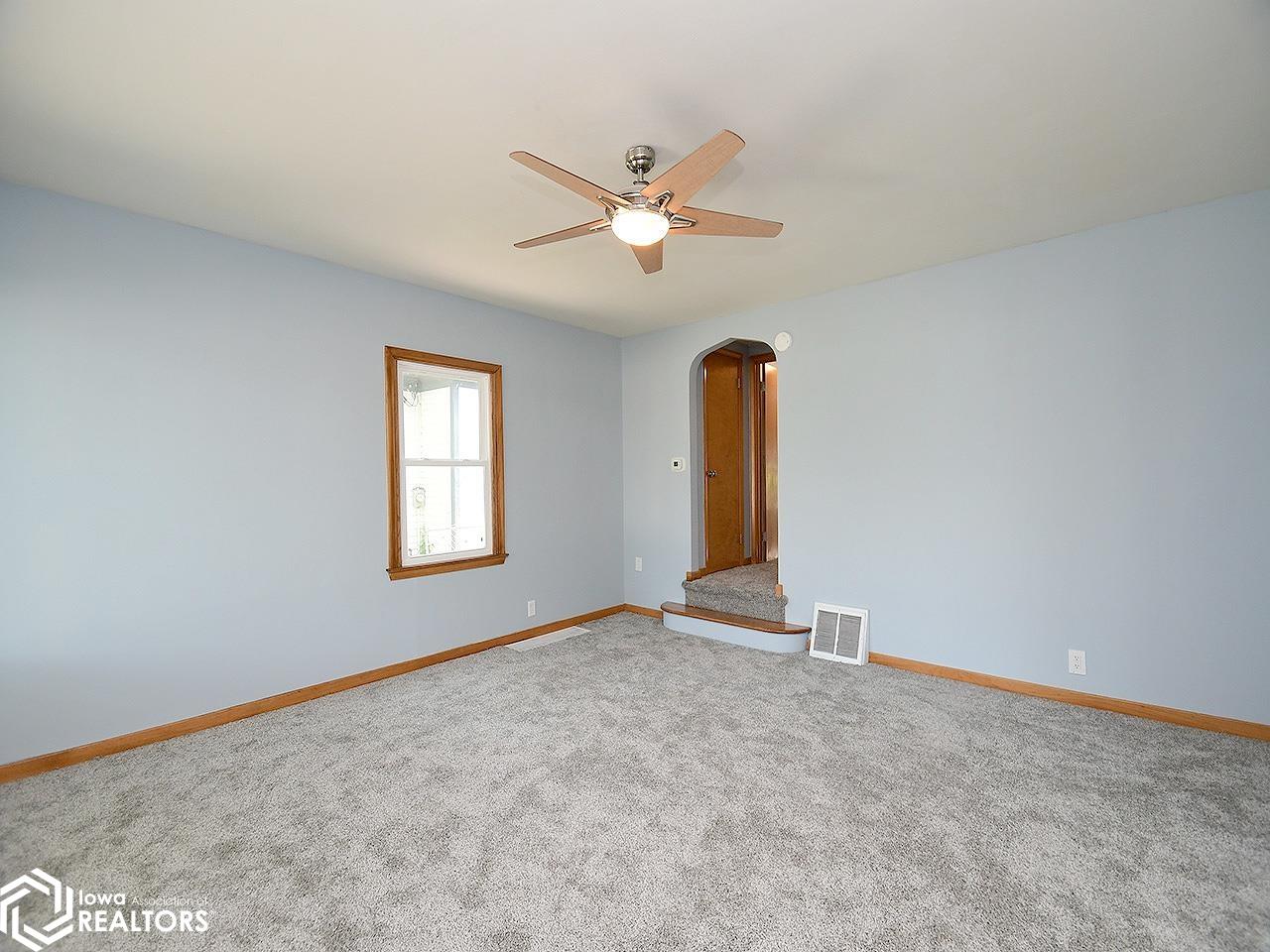 315 S Gates Street, Oakland, Iowa image 3