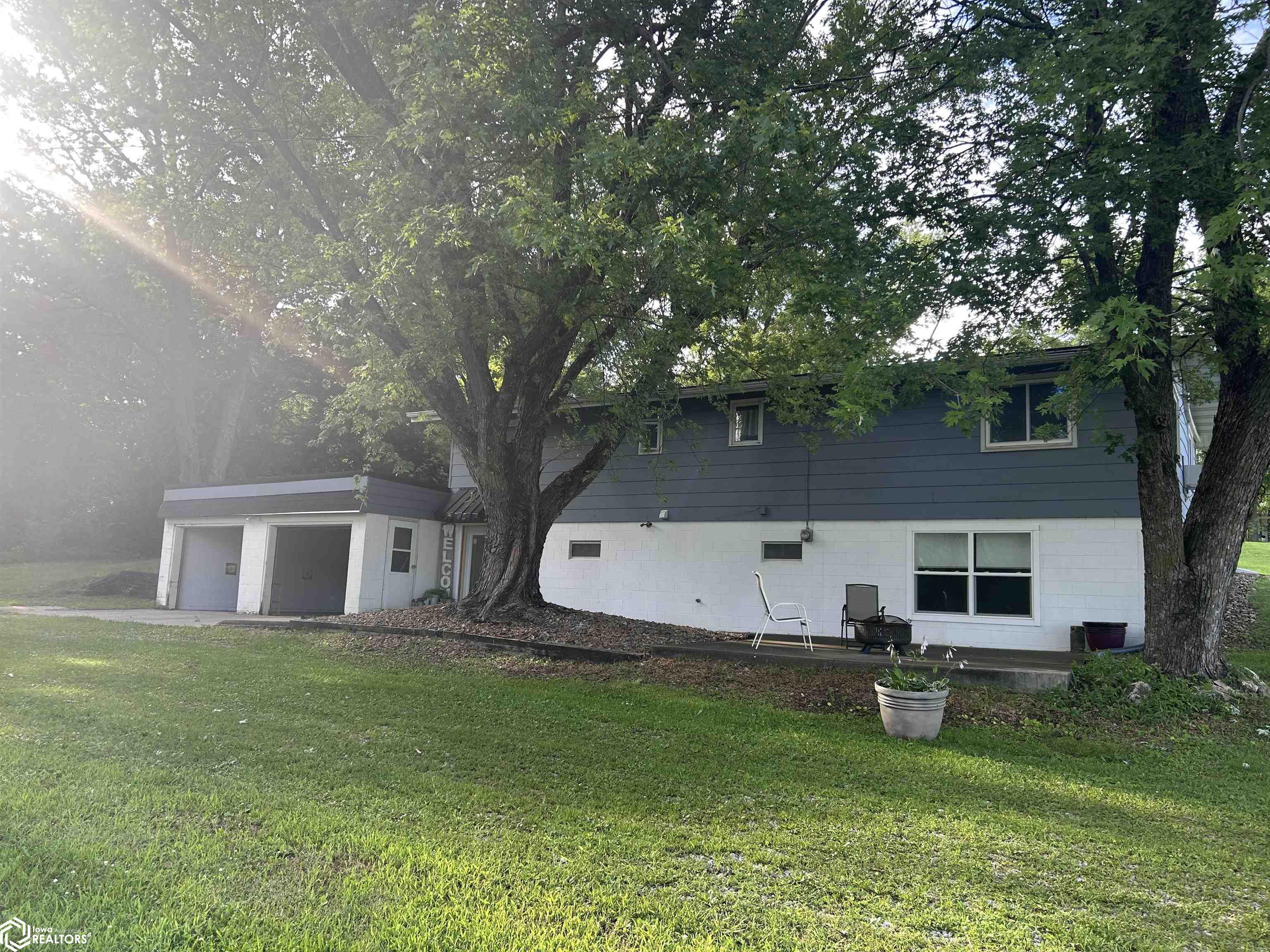 400 W Marion, Sigourney, Iowa image 3