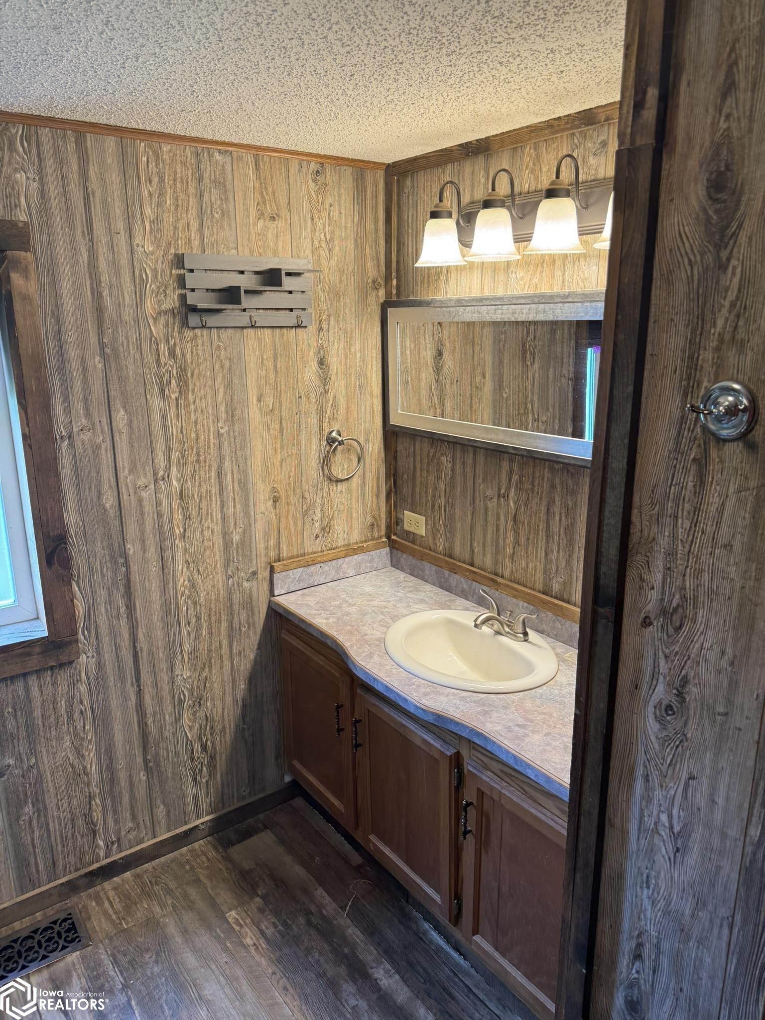 303 Brooklyn Street, Batavia, Iowa image 16