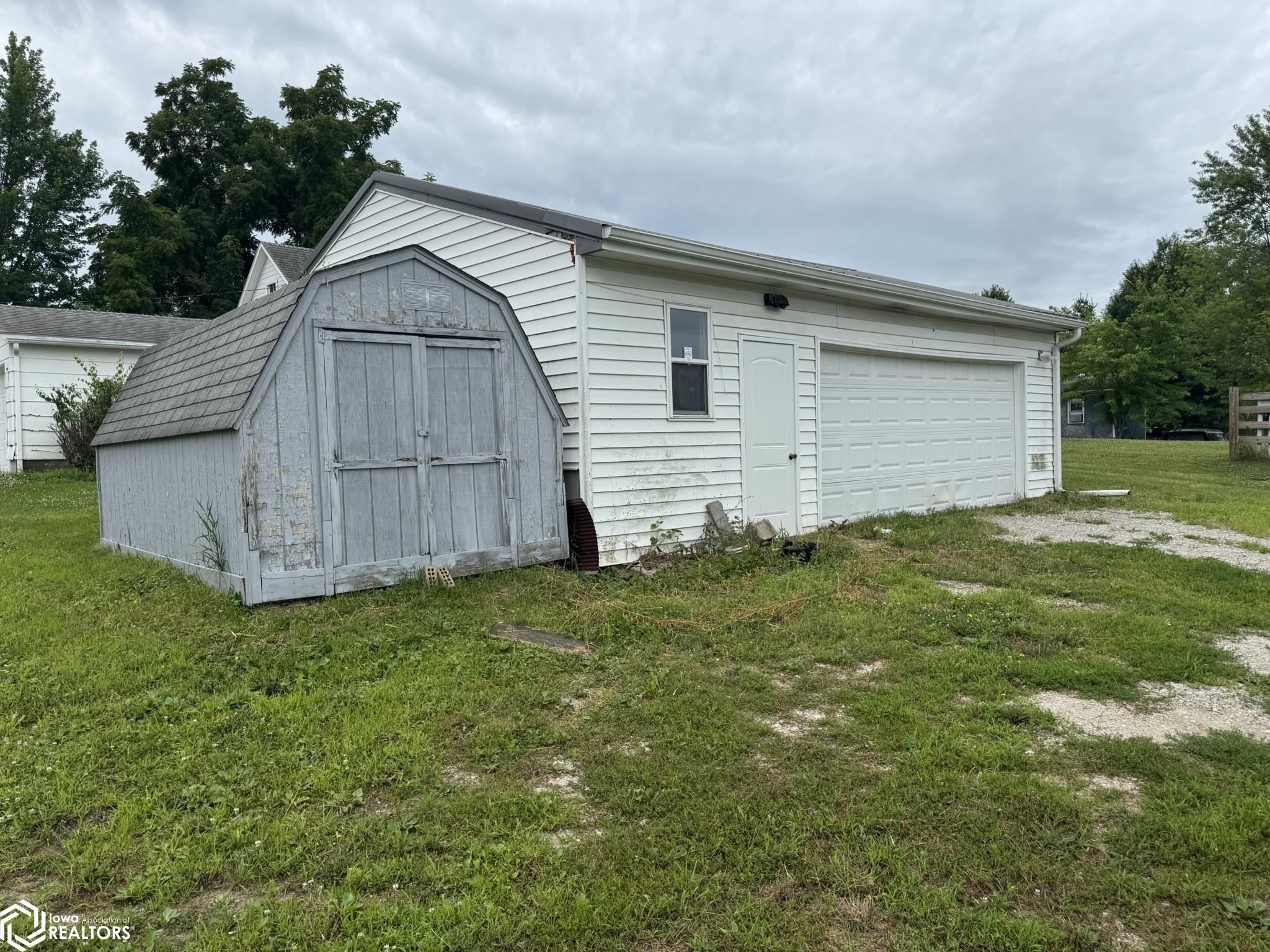 303 Brooklyn Street, Batavia, Iowa image 5