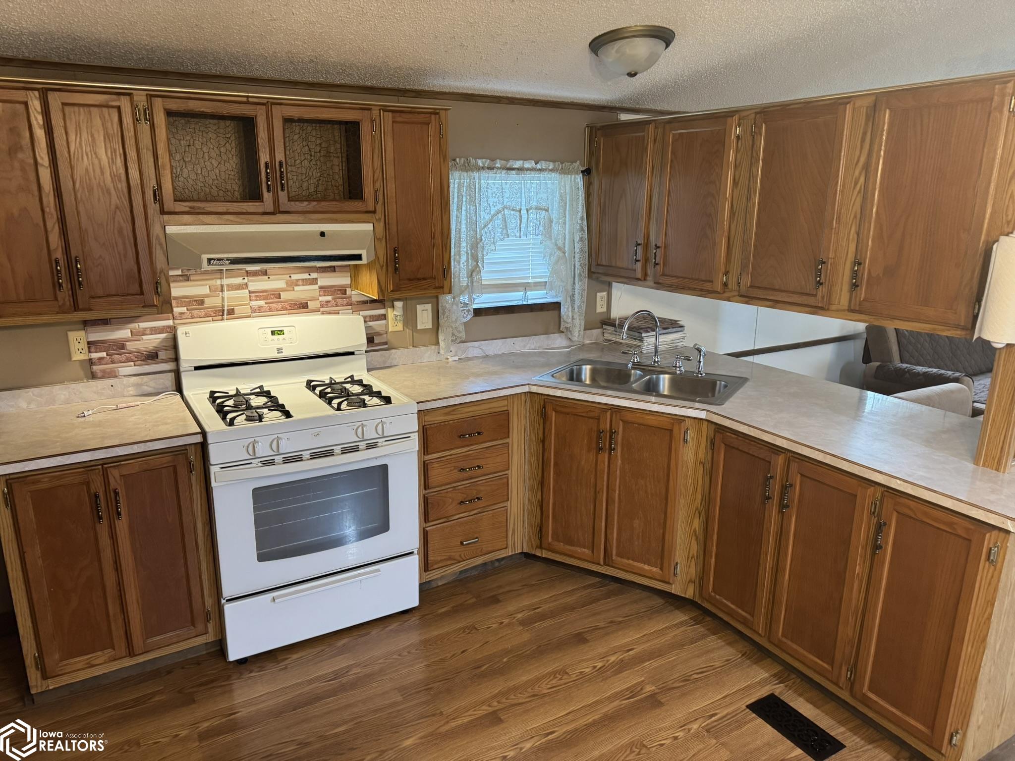 303 Brooklyn Street, Batavia, Iowa image 10