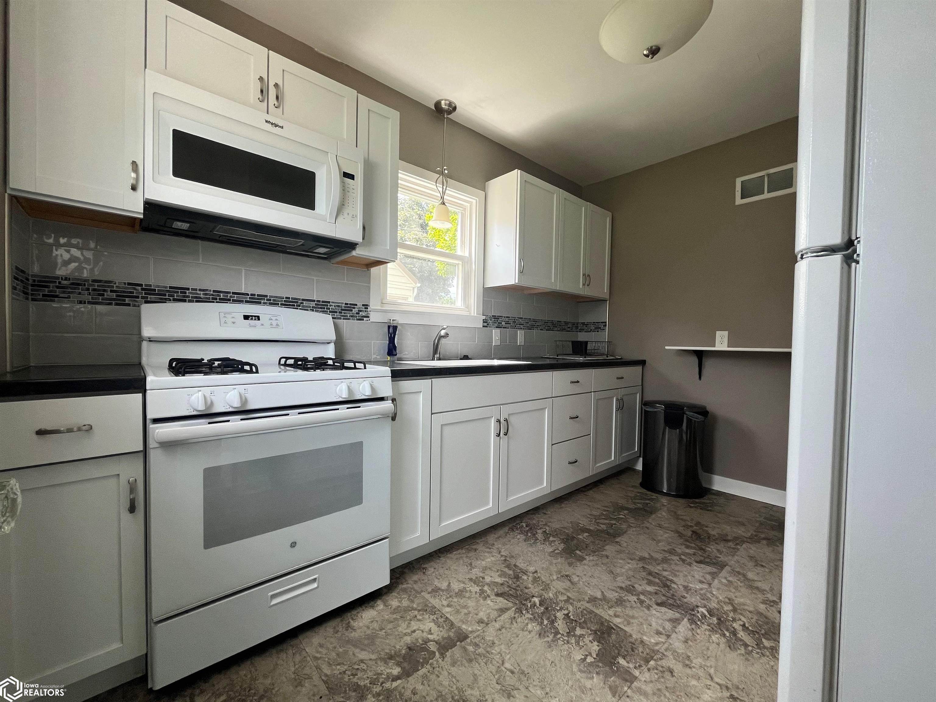 1012 5th Avenue, Oskaloosa, Iowa image 6