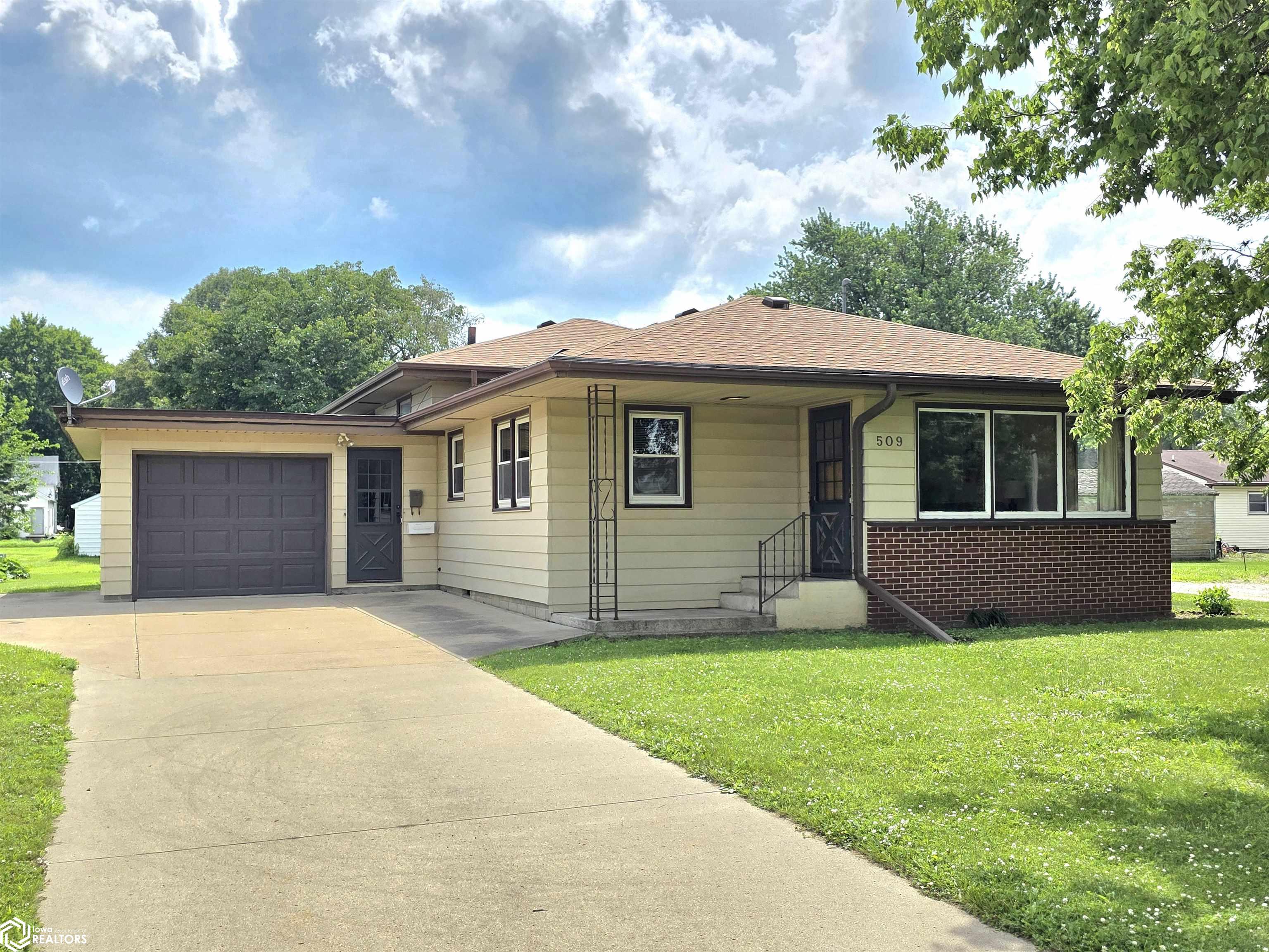 509 S Pierce Avenue, Mason City, Iowa image 1