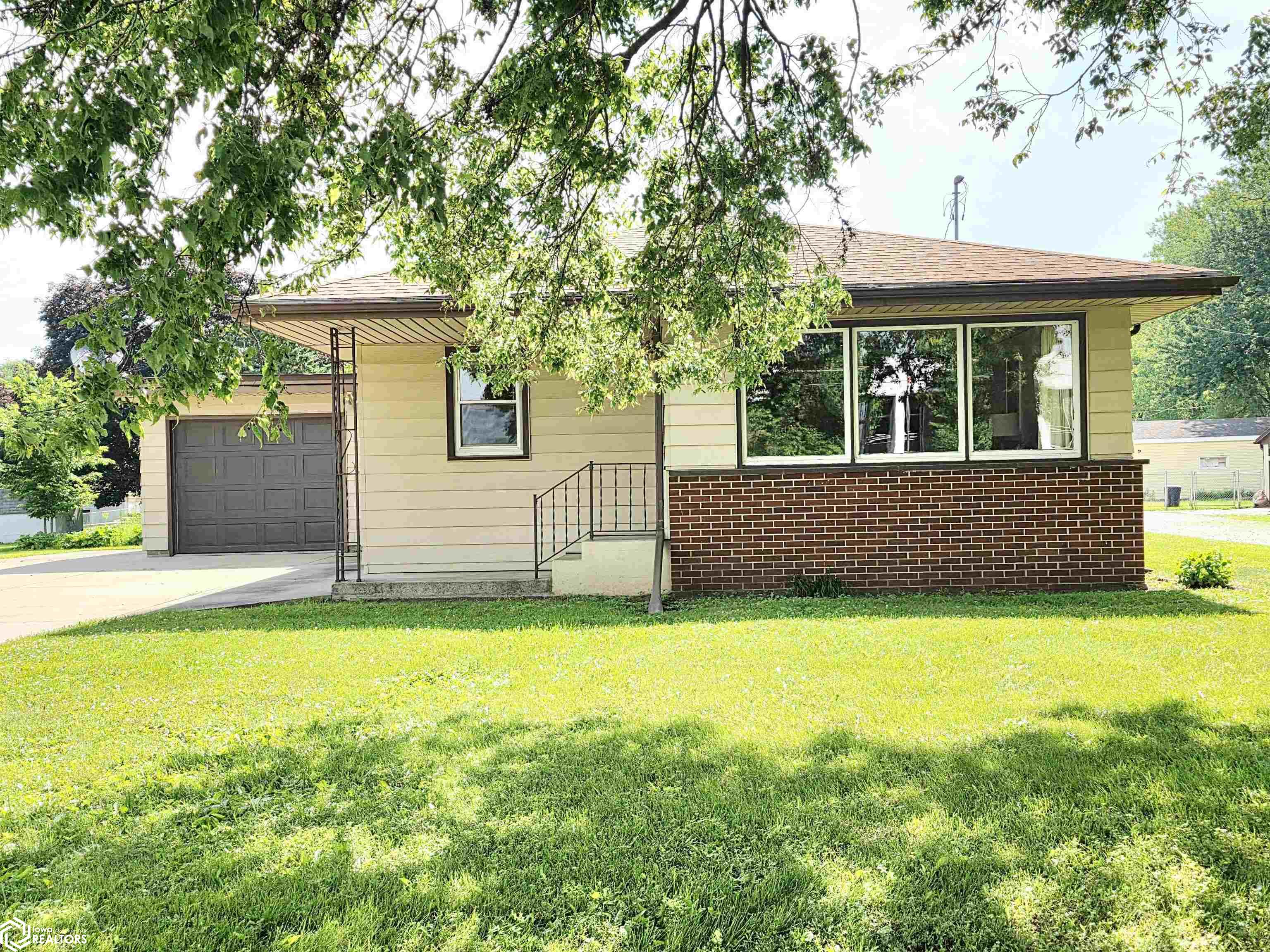 509 S Pierce Avenue, Mason City, Iowa image 2