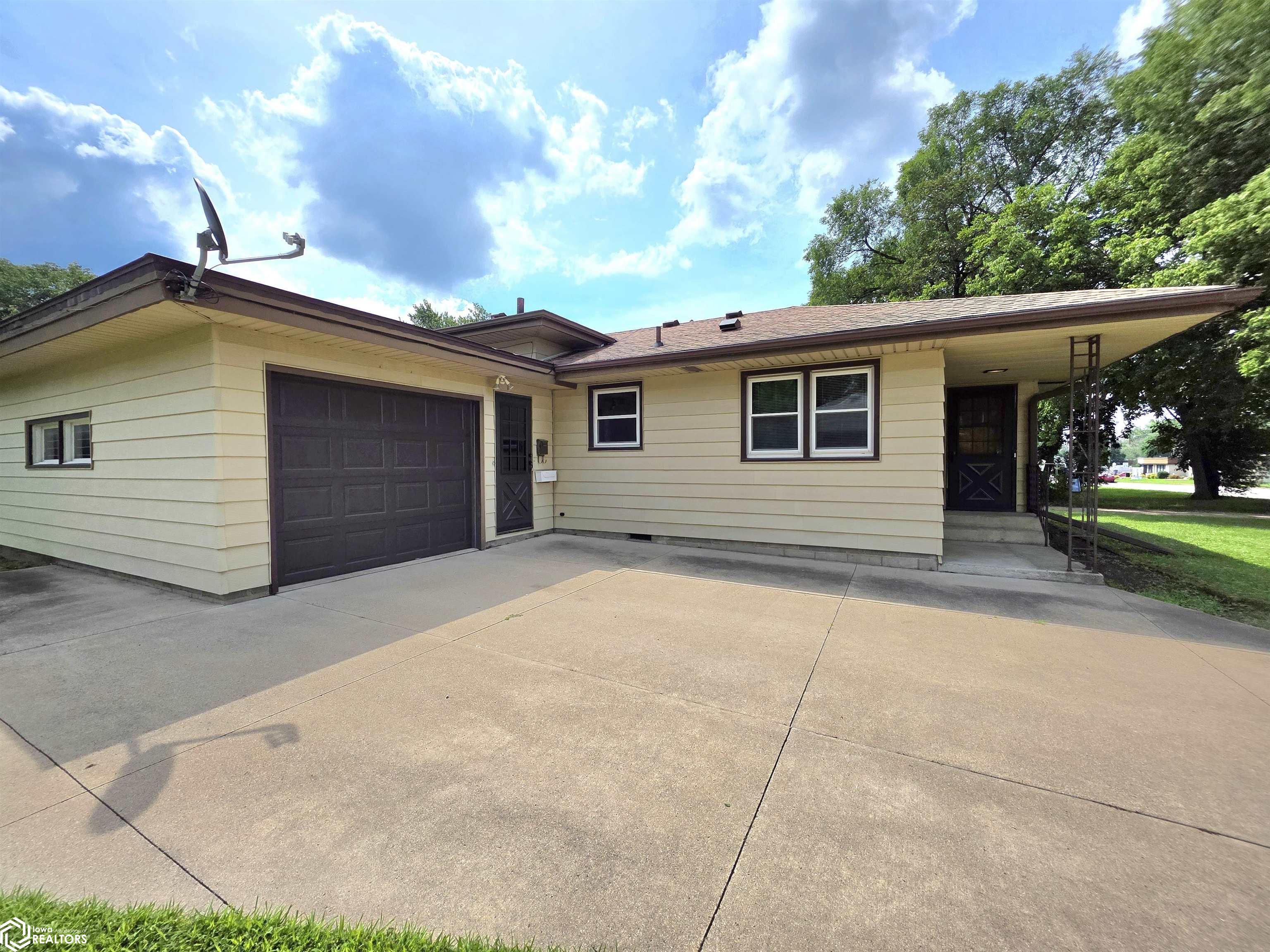 509 S Pierce Avenue, Mason City, Iowa image 3