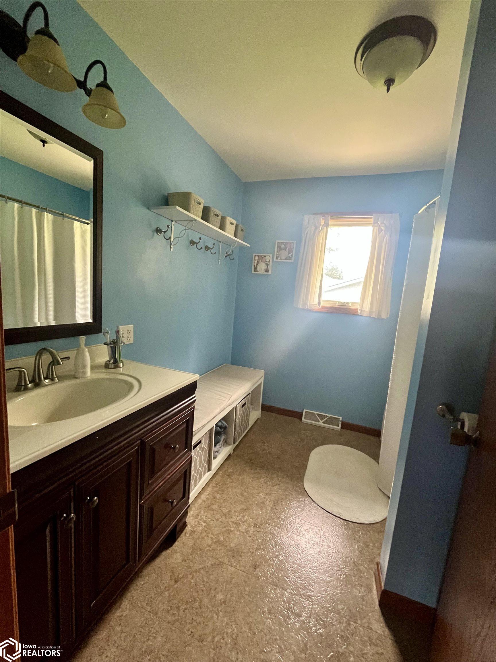 615 W 11th Street, Garner, Iowa image 24