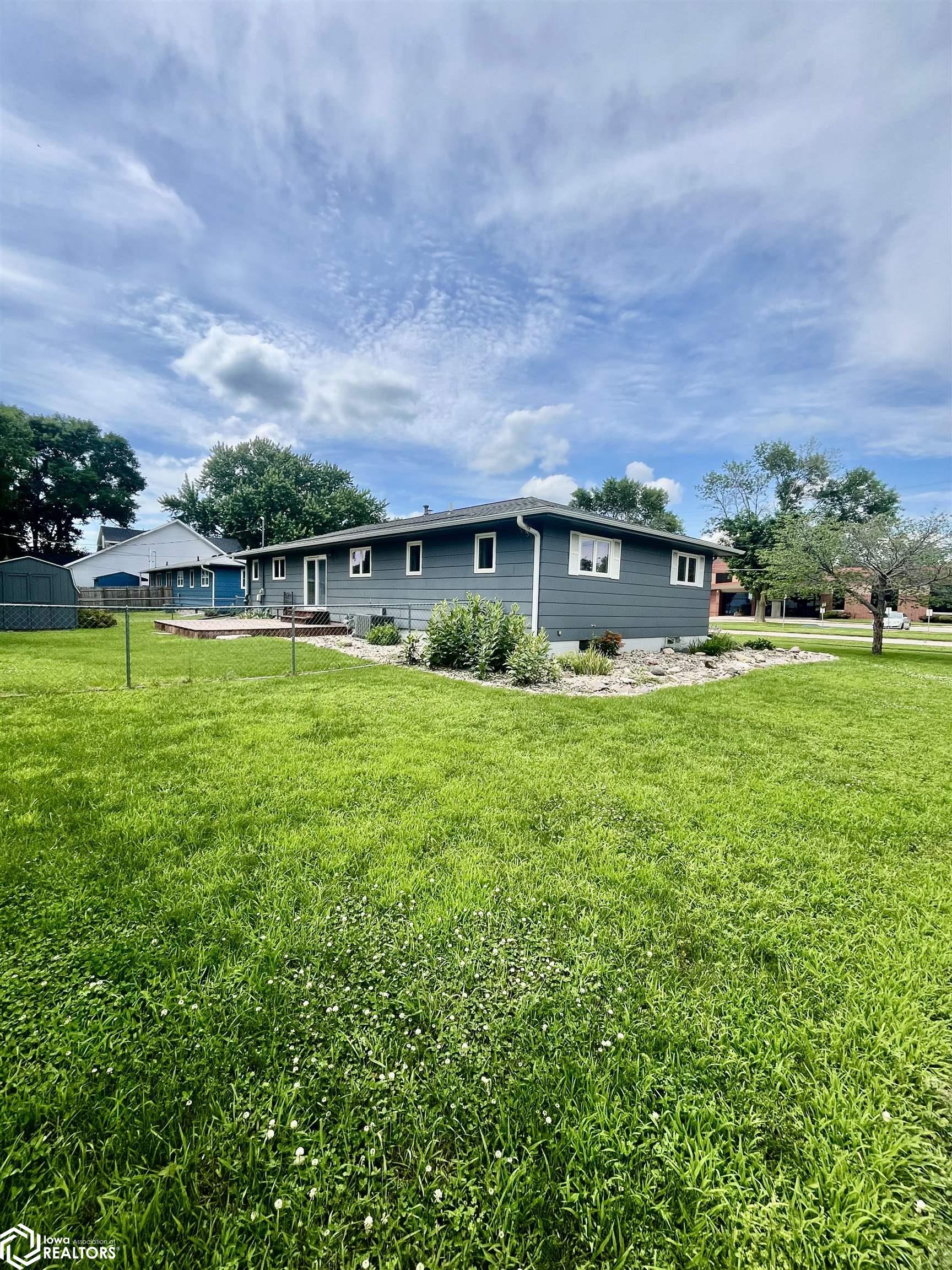 615 W 11th Street, Garner, Iowa image 32