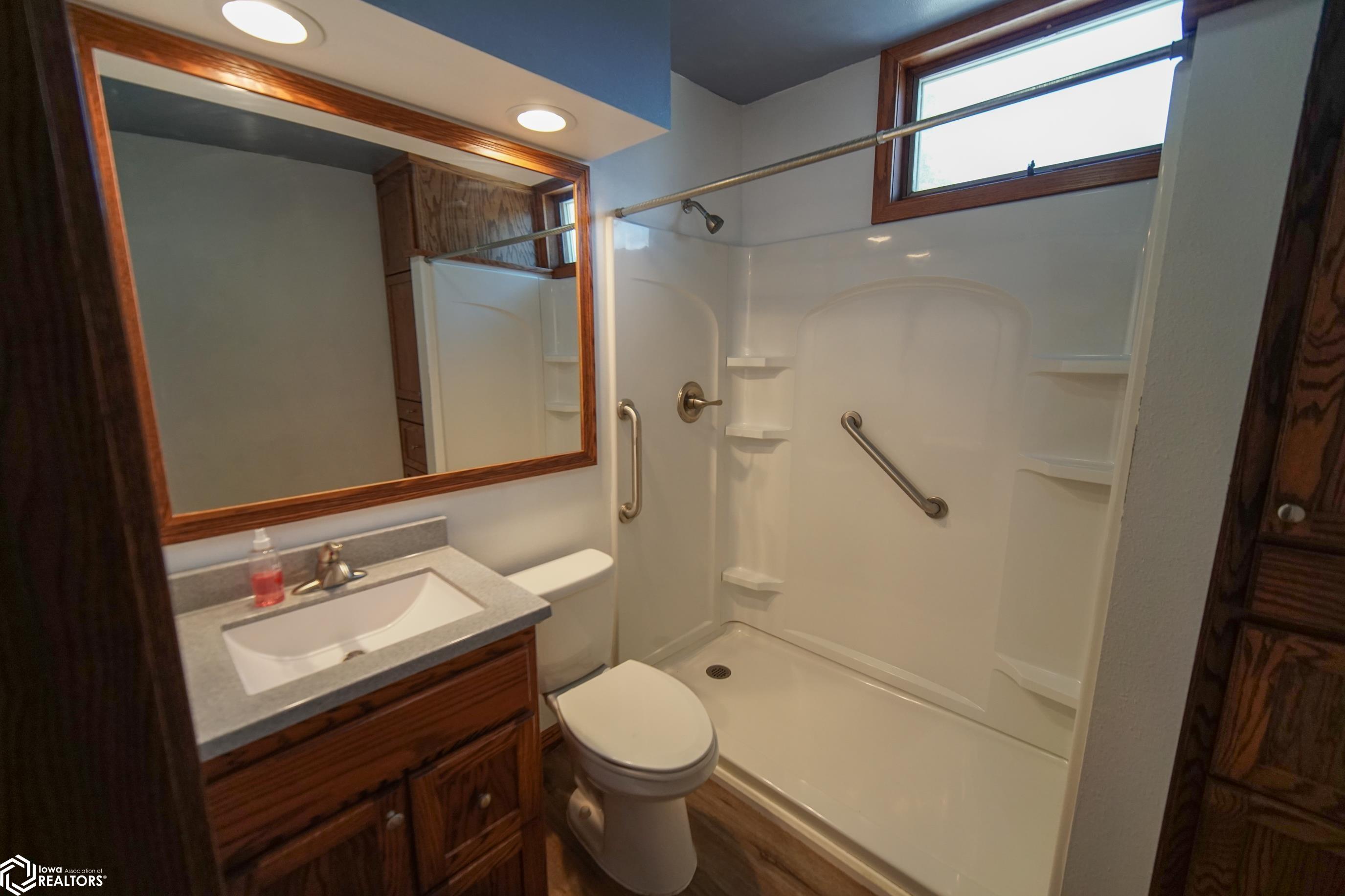 610 7th Ave, Ackley, Iowa image 32