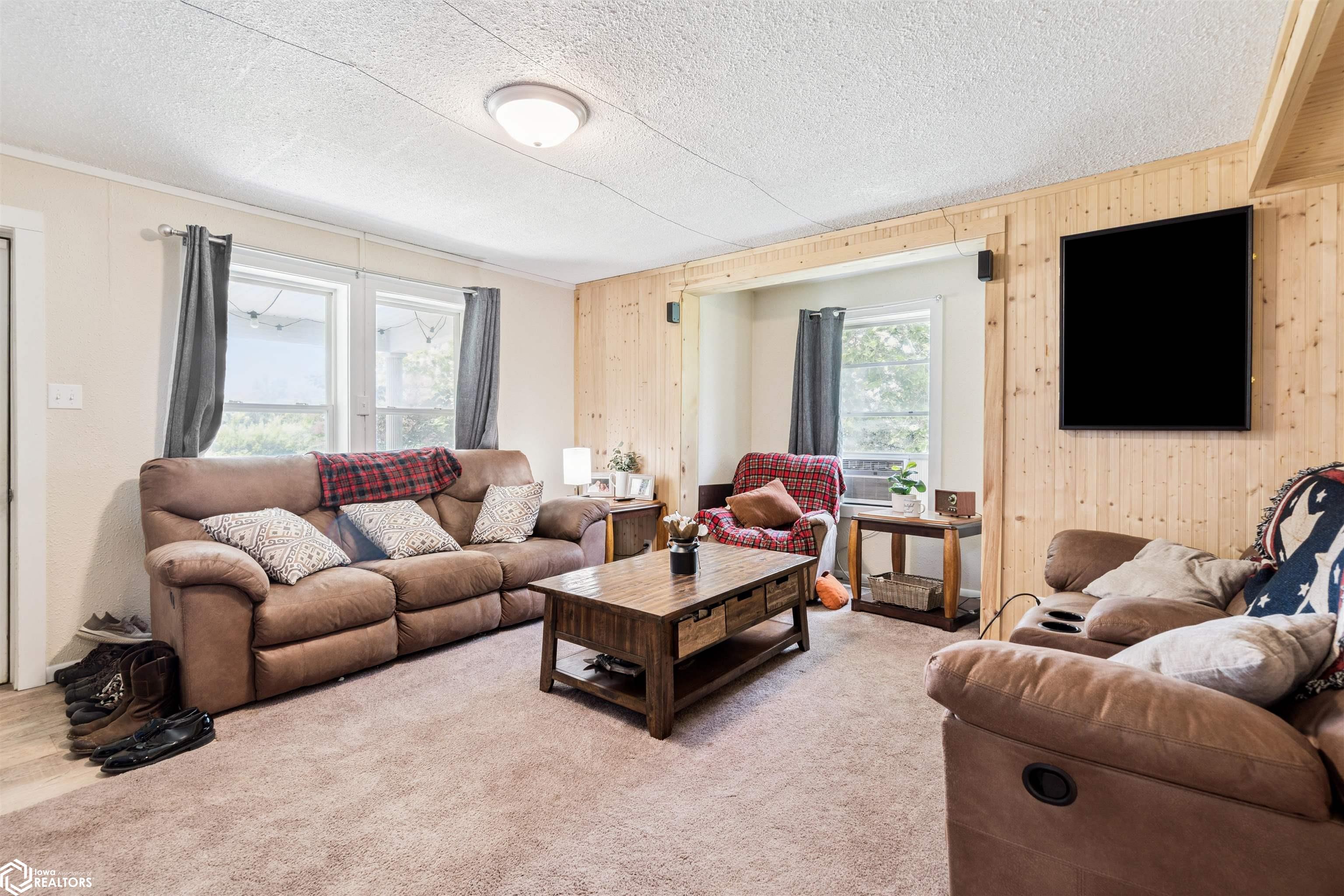 407 E Clark Street, Montezuma, Iowa image 3