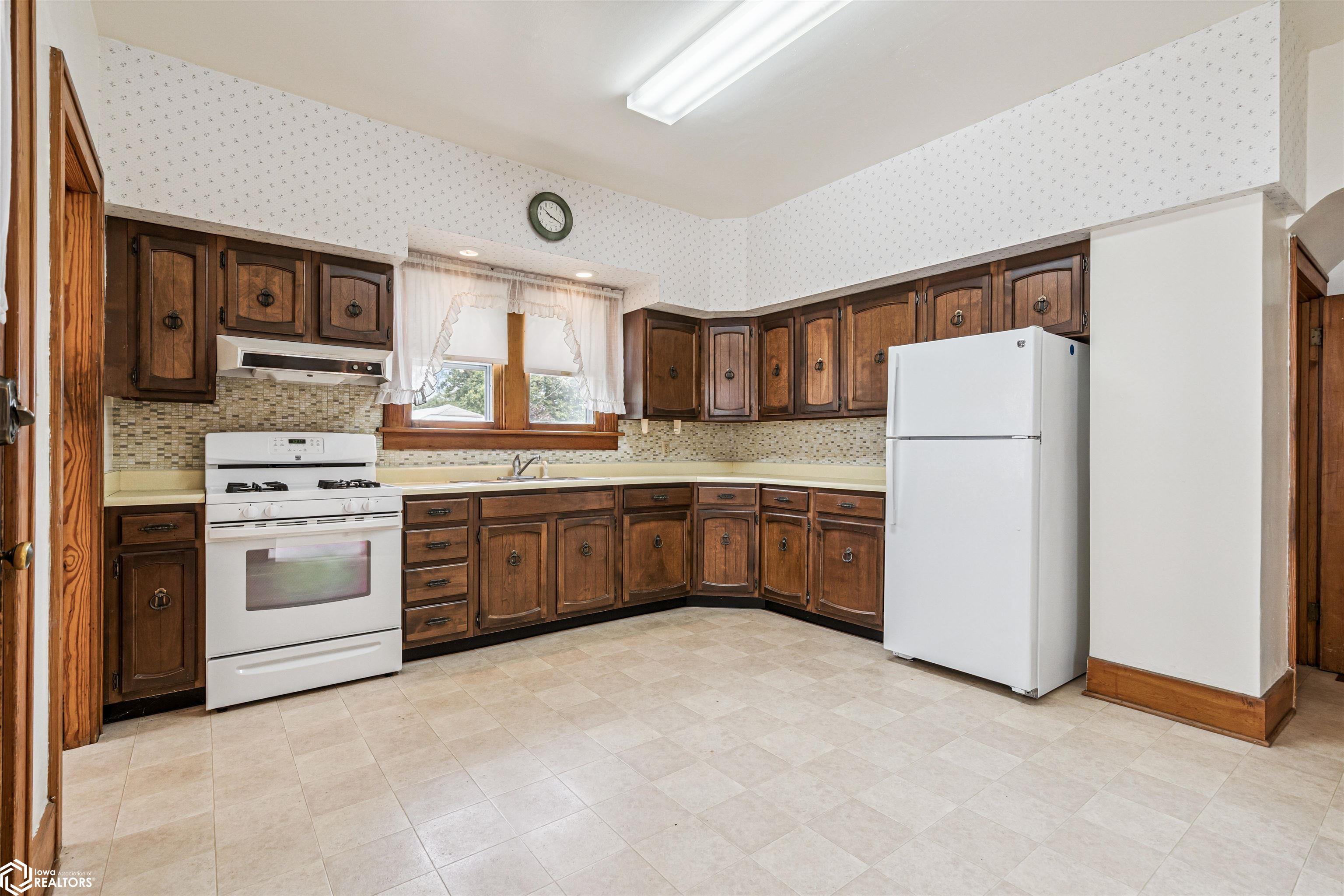 1823 Sunnyside Avenue, Burlington, Iowa image 11