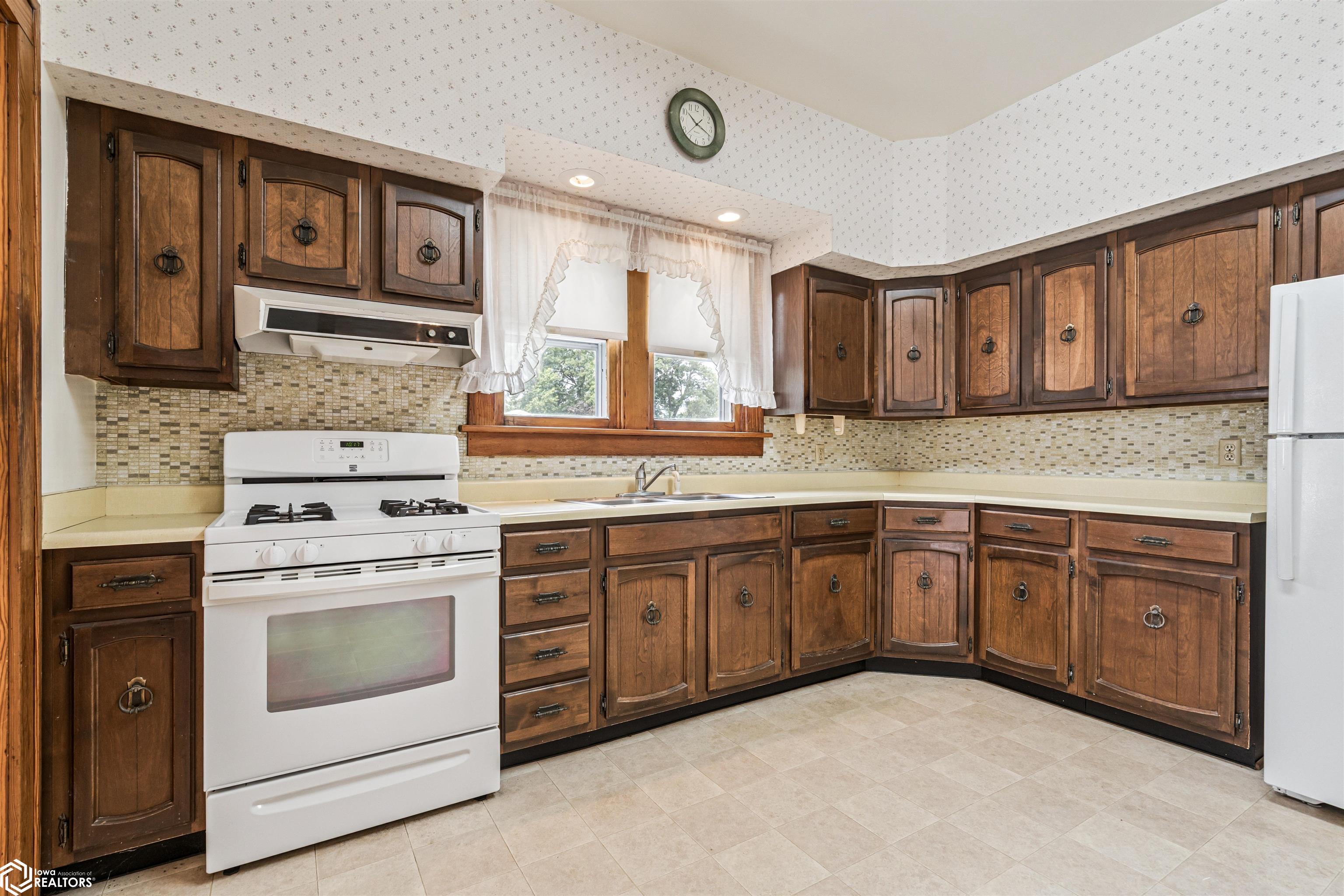 1823 Sunnyside Avenue, Burlington, Iowa image 12