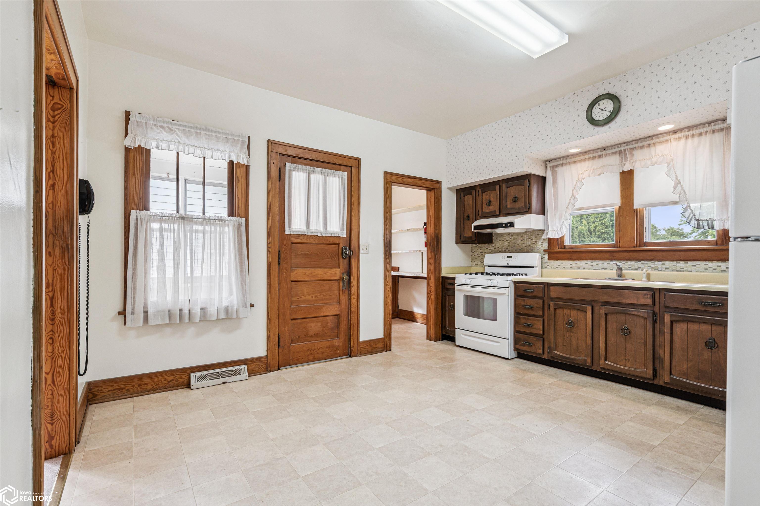 1823 Sunnyside Avenue, Burlington, Iowa image 14