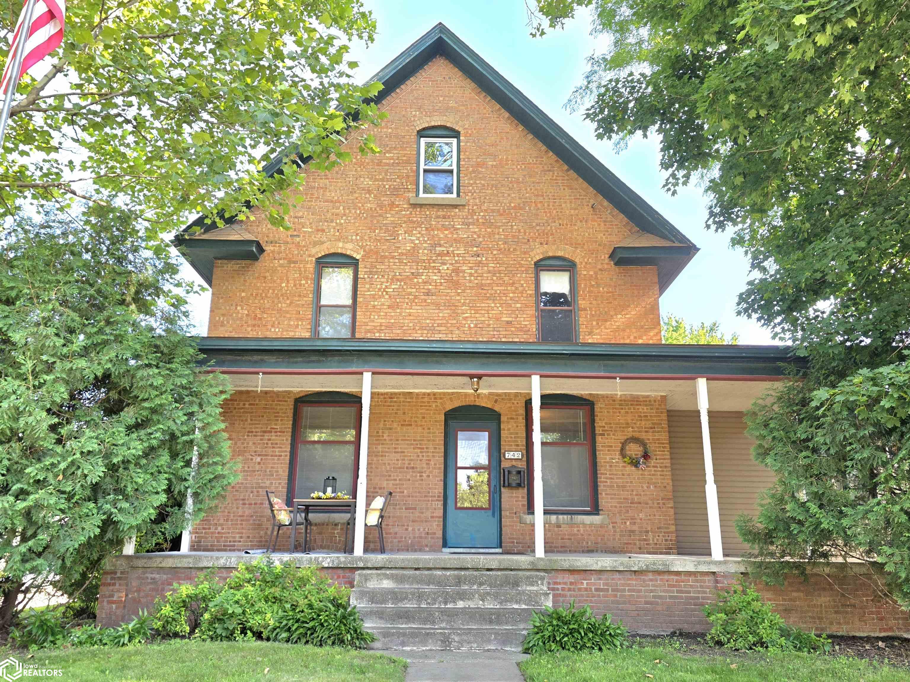 742 12th Street, Mason City, Iowa image 1