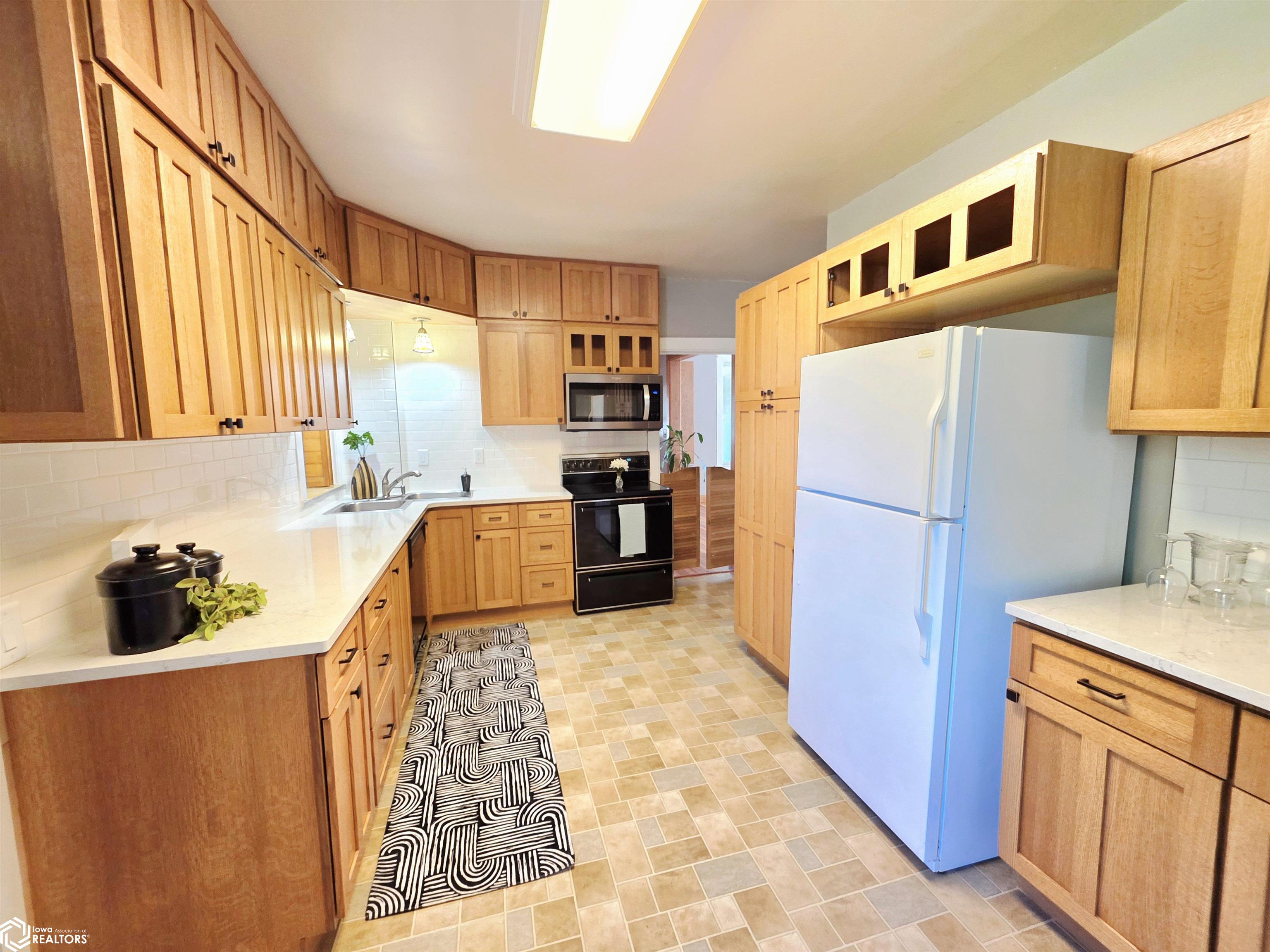742 12th Street, Mason City, Iowa image 11