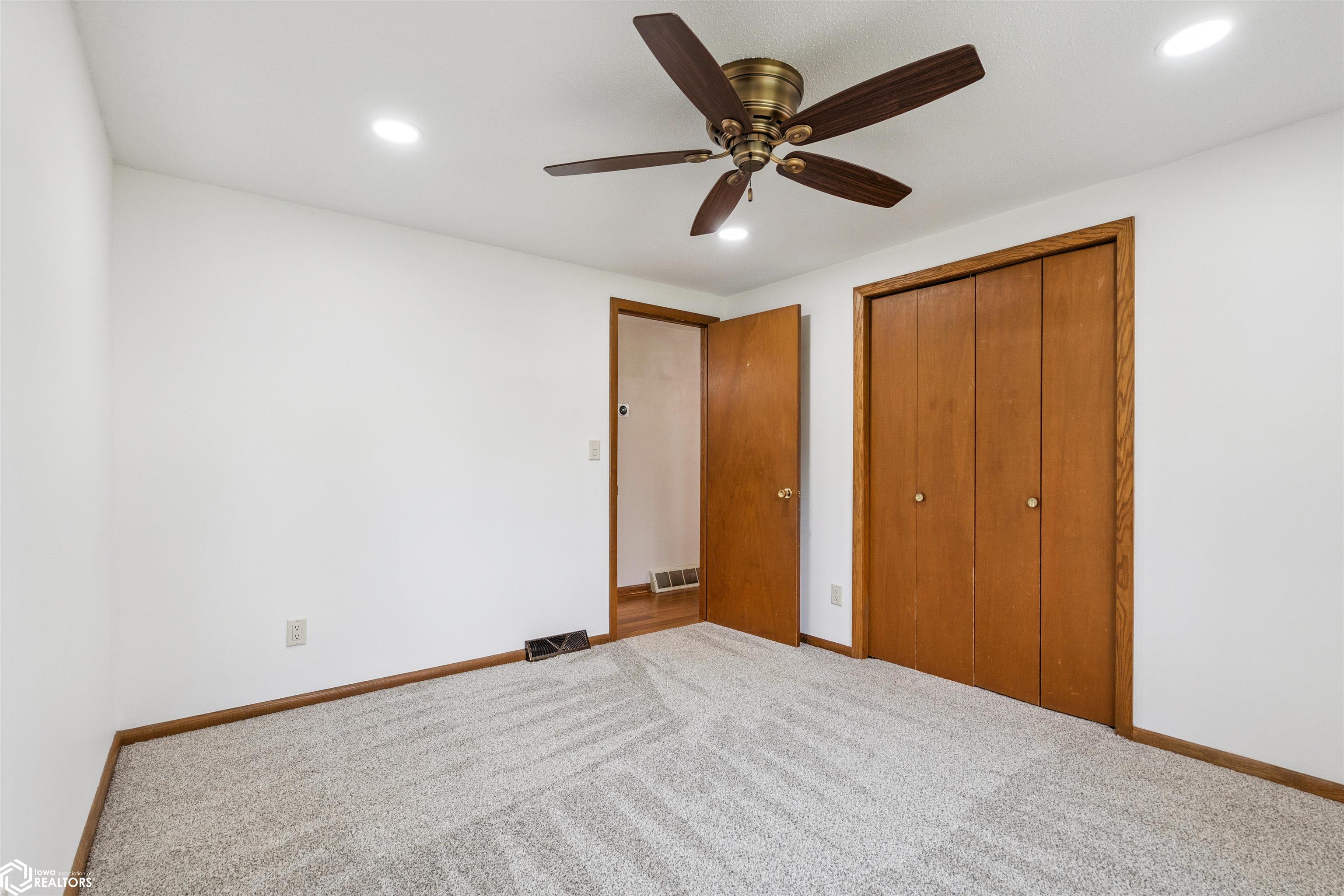 12037 Little Flint Road, West Burlington, Iowa image 16
