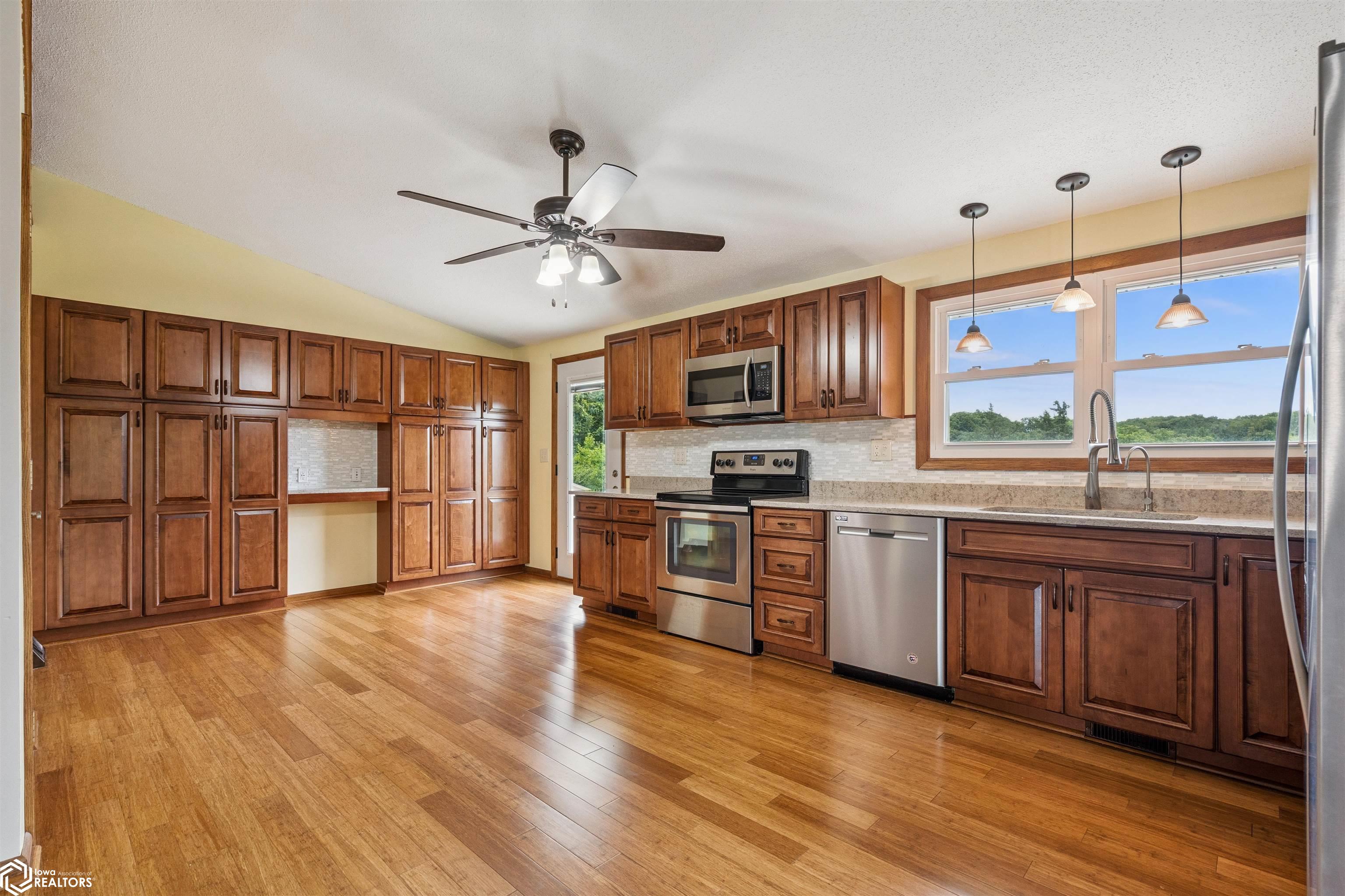 12037 Little Flint Road, West Burlington, Iowa image 9